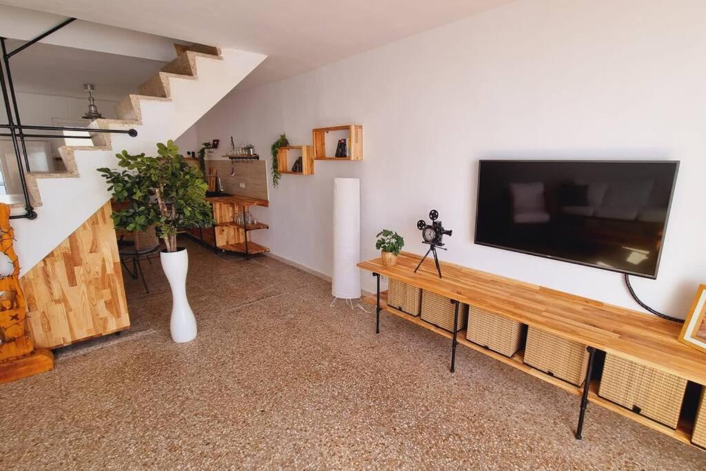 Three-Bedroom House photo 2