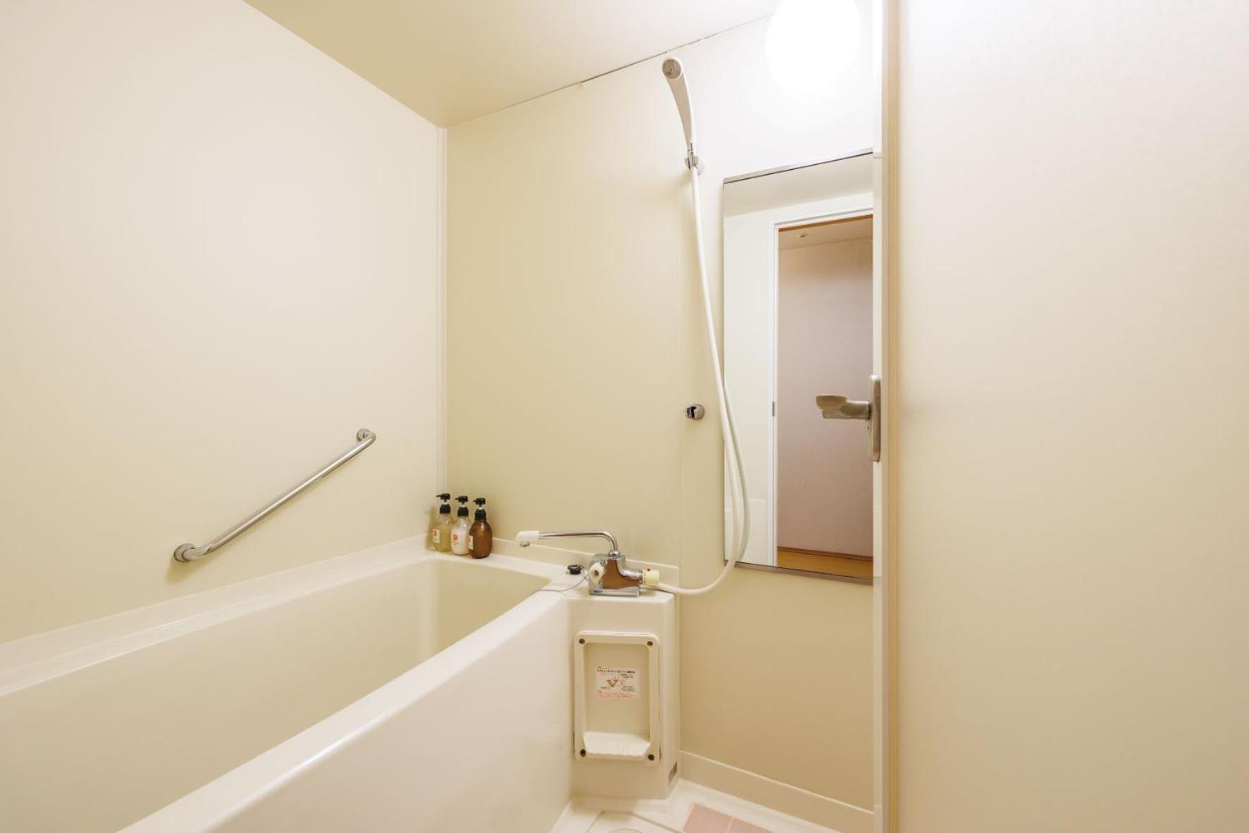 Twin Room with Sea View - Non-Smoking photo 3