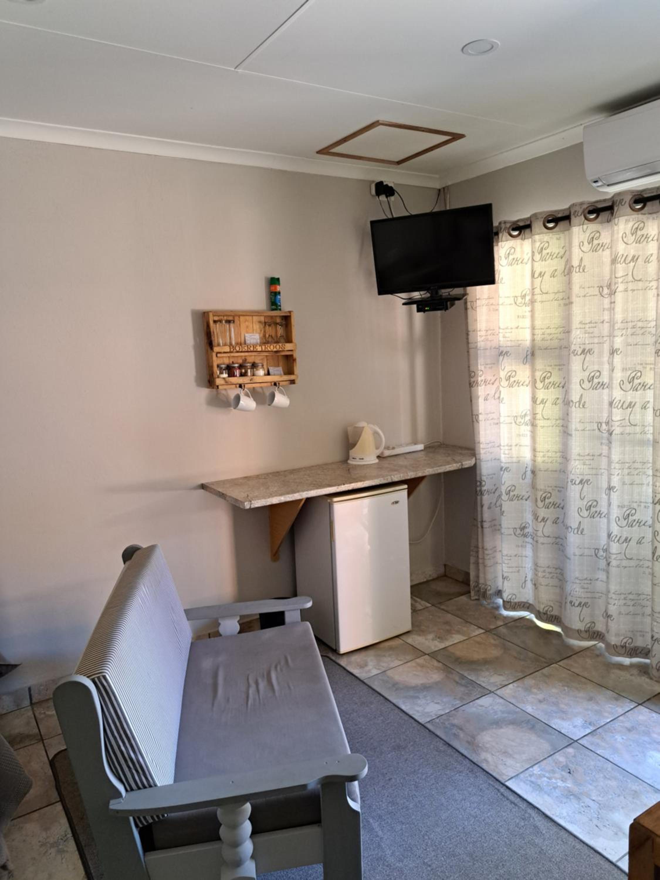 Standard Twin Room with Garden View - Photo 5