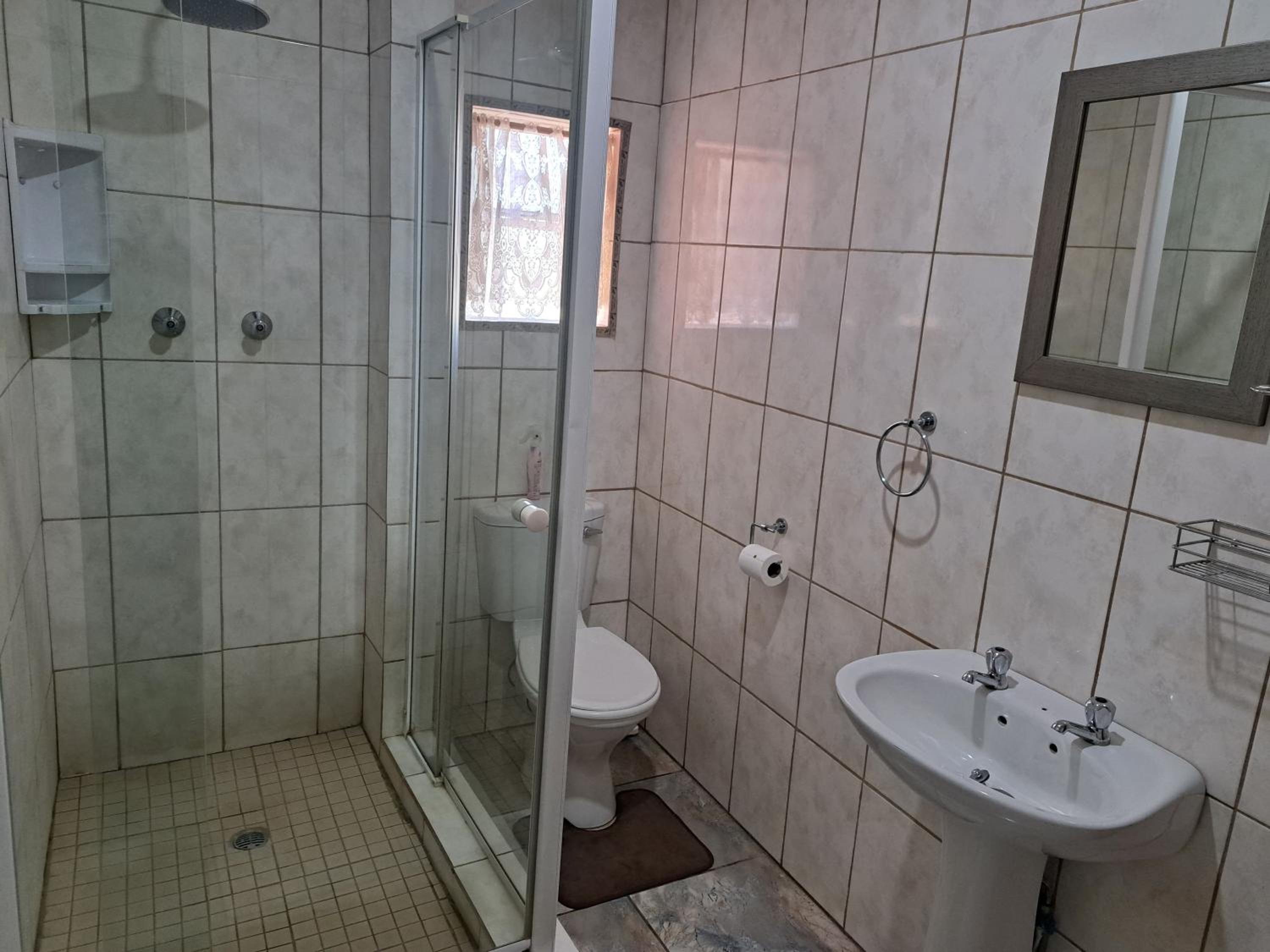 Standard Twin Room with Garden View - Photo 2