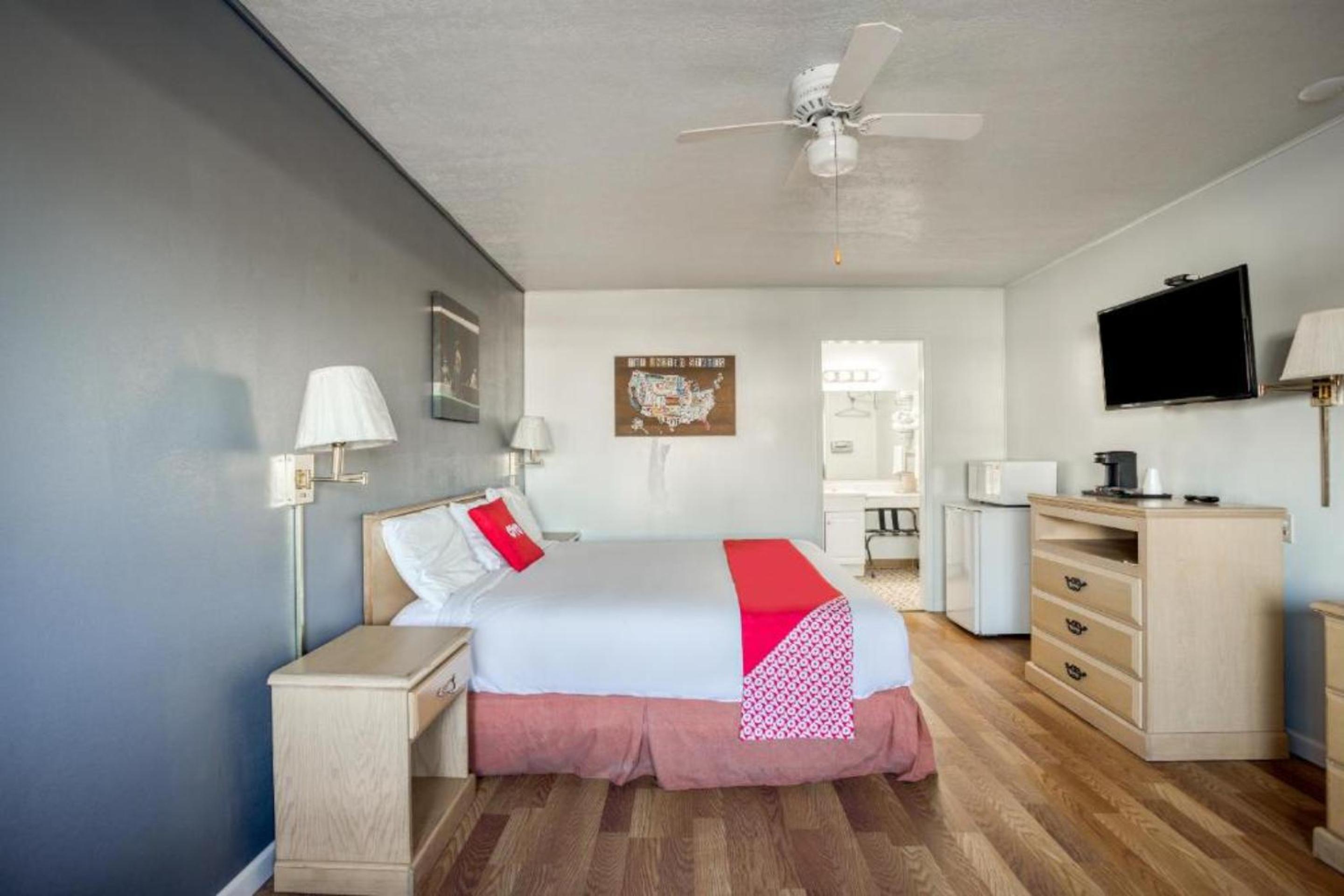 Premium King Bed with Kitchenette photo 2