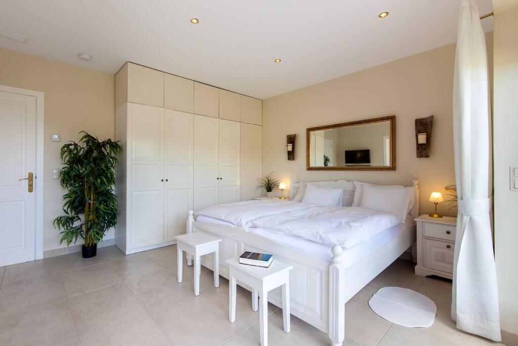Three-Bedroom House photo 2