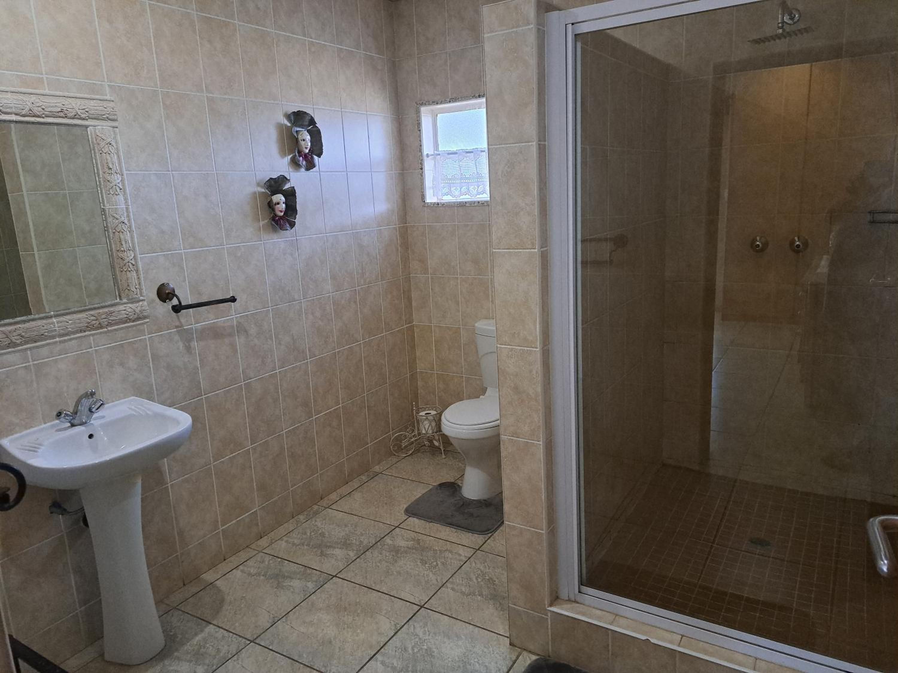 Deluxe Queen Room - Photo 4