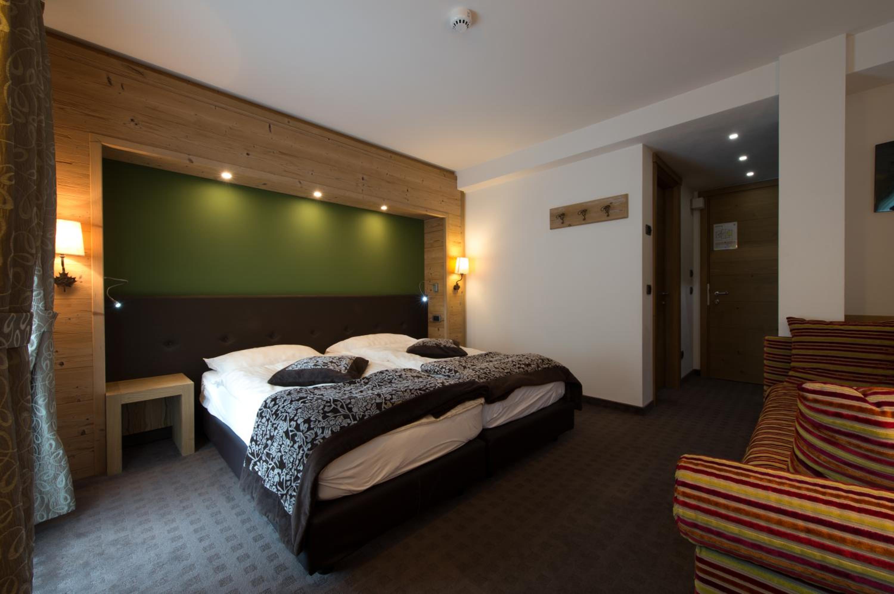 Superior Double Room with Balcony - Photo 4