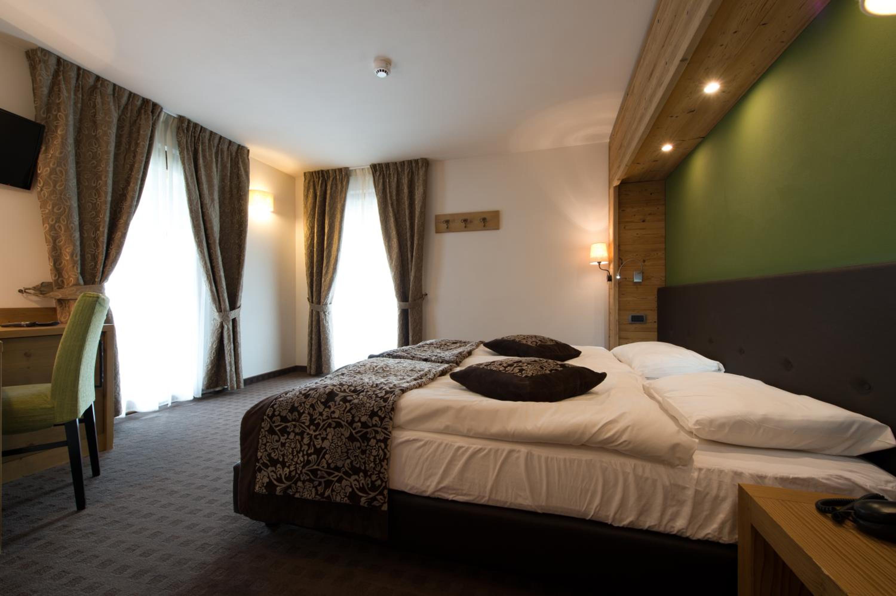 Superior Double Room with Balcony - Photo 1