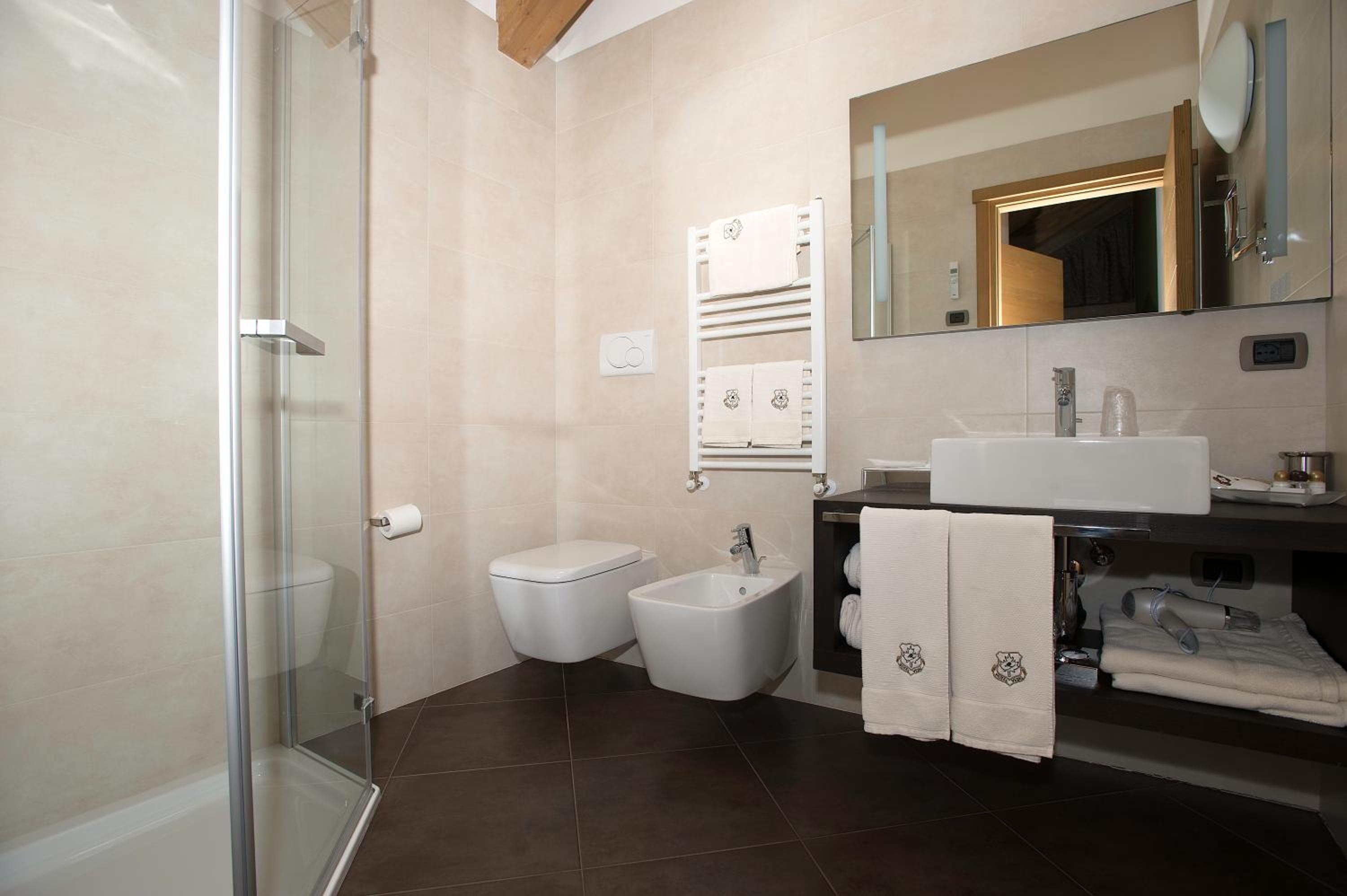 Deluxe Double or Twin Room - Photo 2