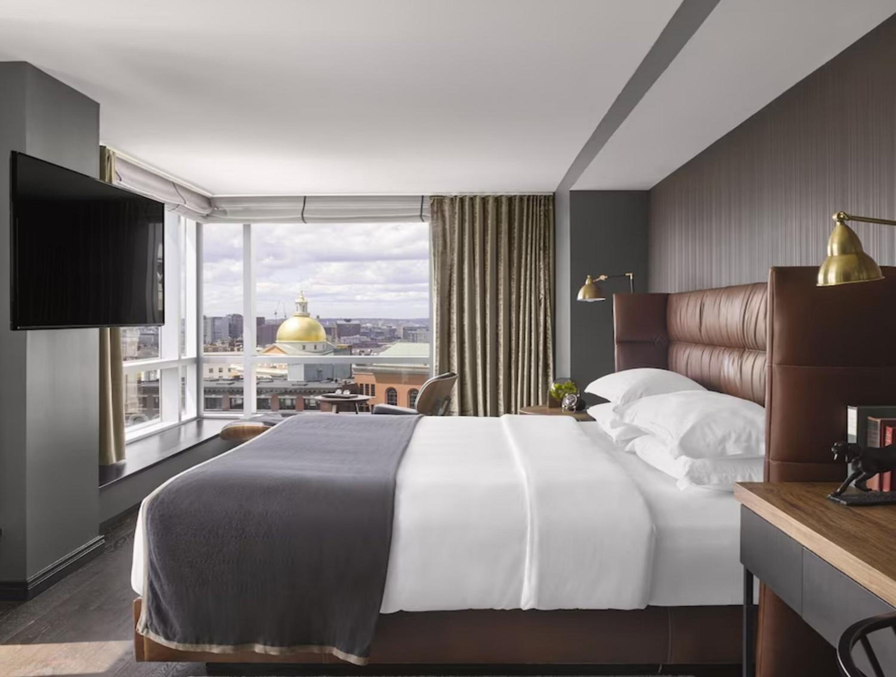 Premium King Room With Boston Skyline View