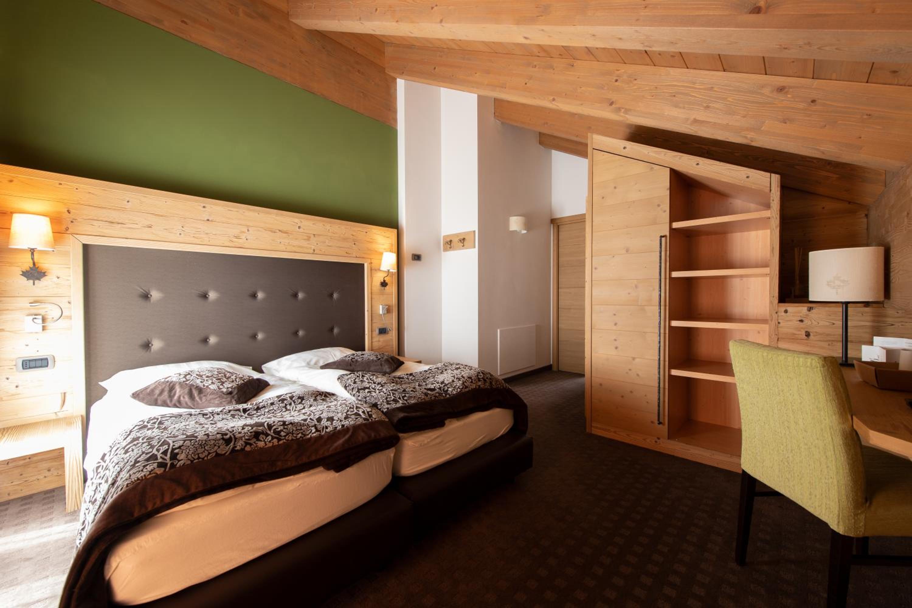 Deluxe Double or Twin Room - Photo 9