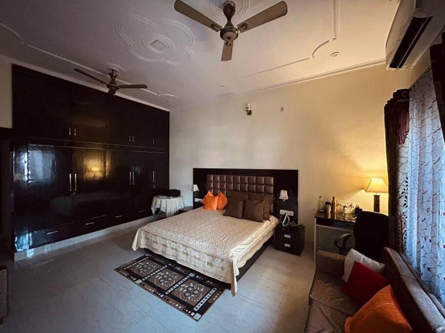Deluxe Double Room (2 Adults + 1 Child) photo 1