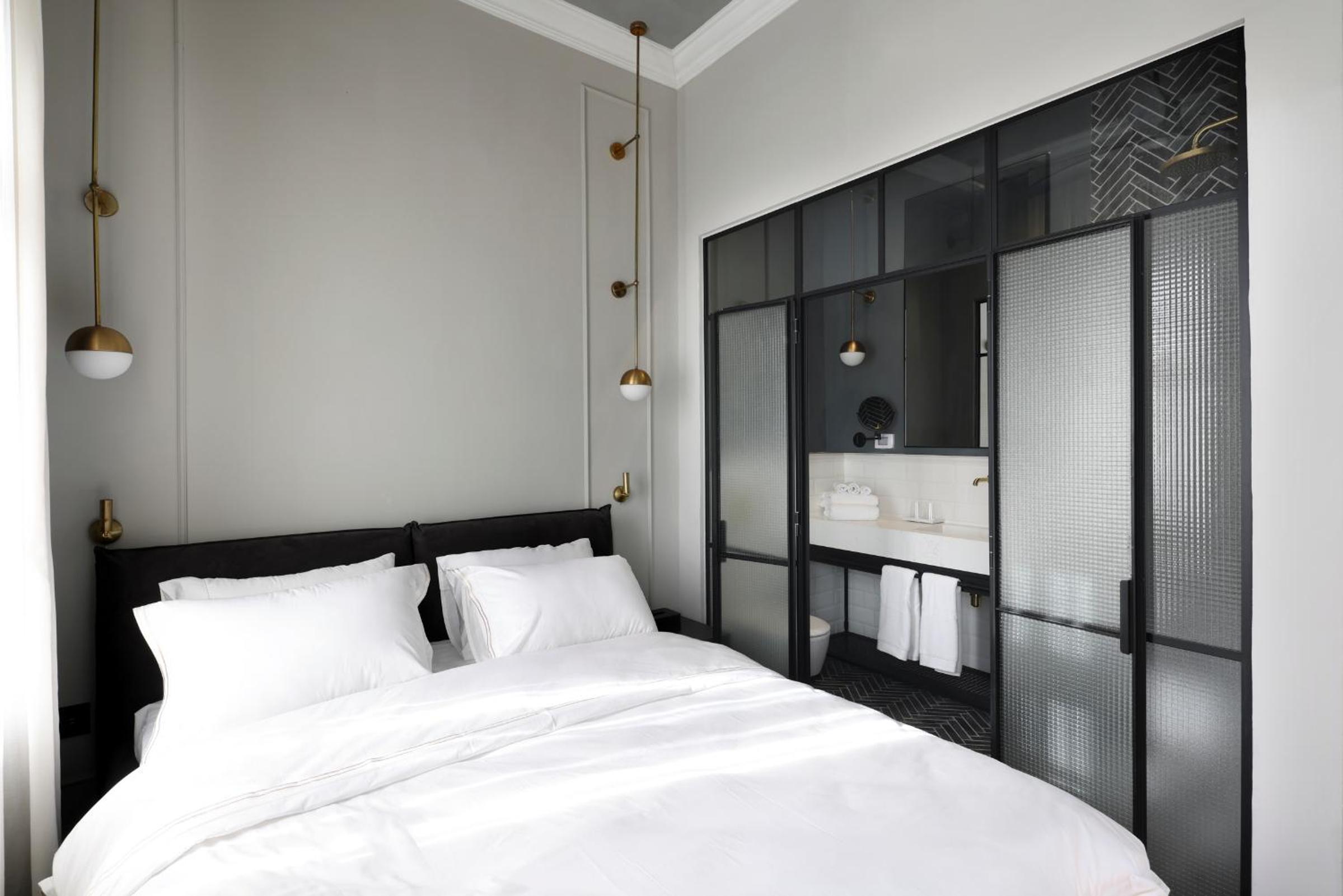 Premium Double Room - Photo 13