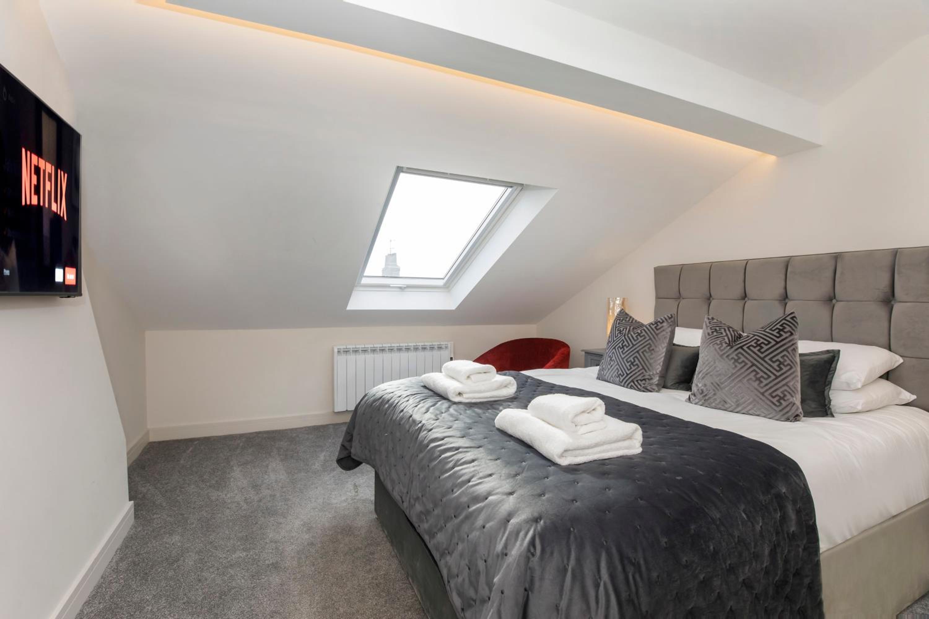 Two-Bedroom Apartment - Photo 9