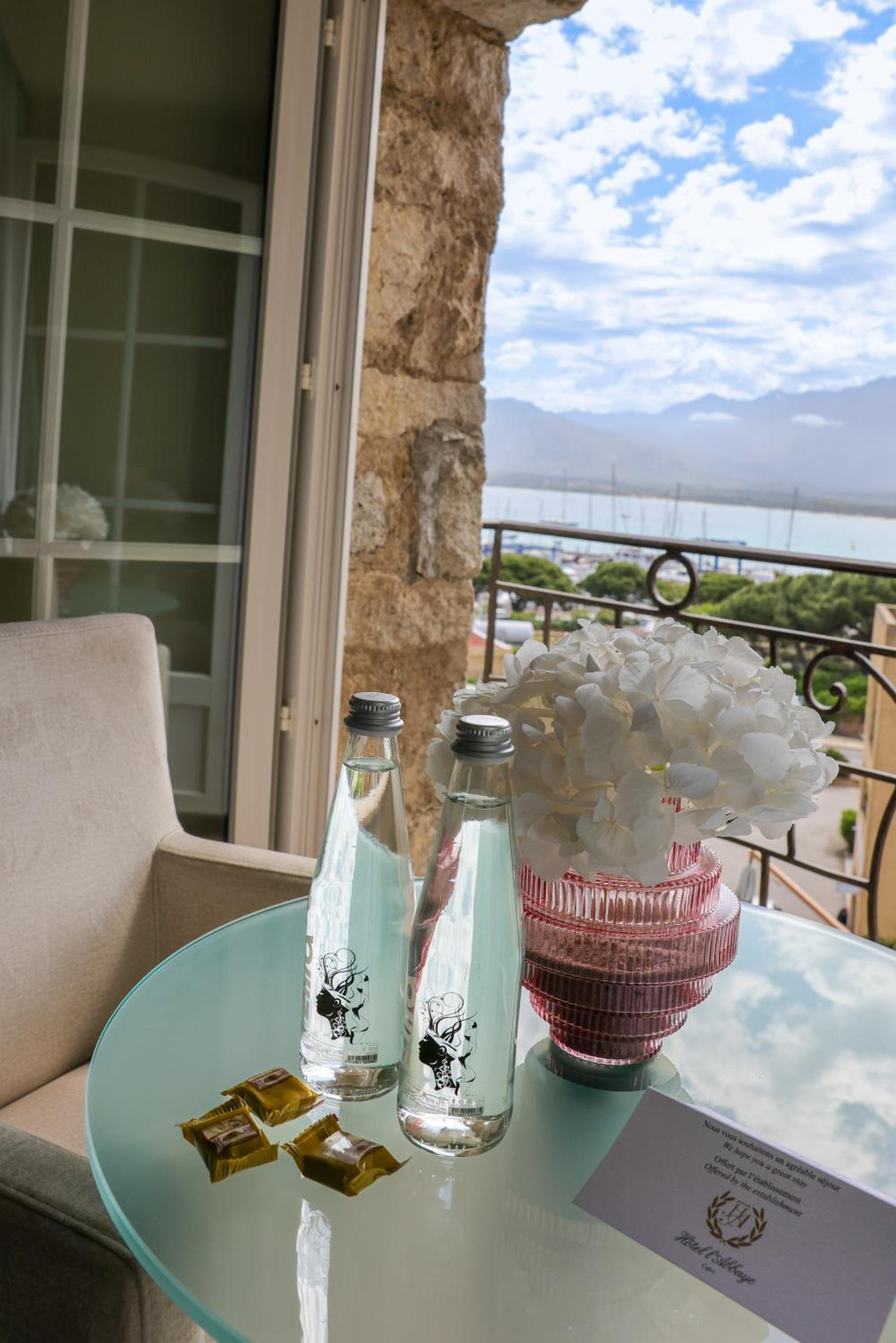 Chambre Supérieure – Vue sur Mer Chambre Supérieure – Vue sur Mer