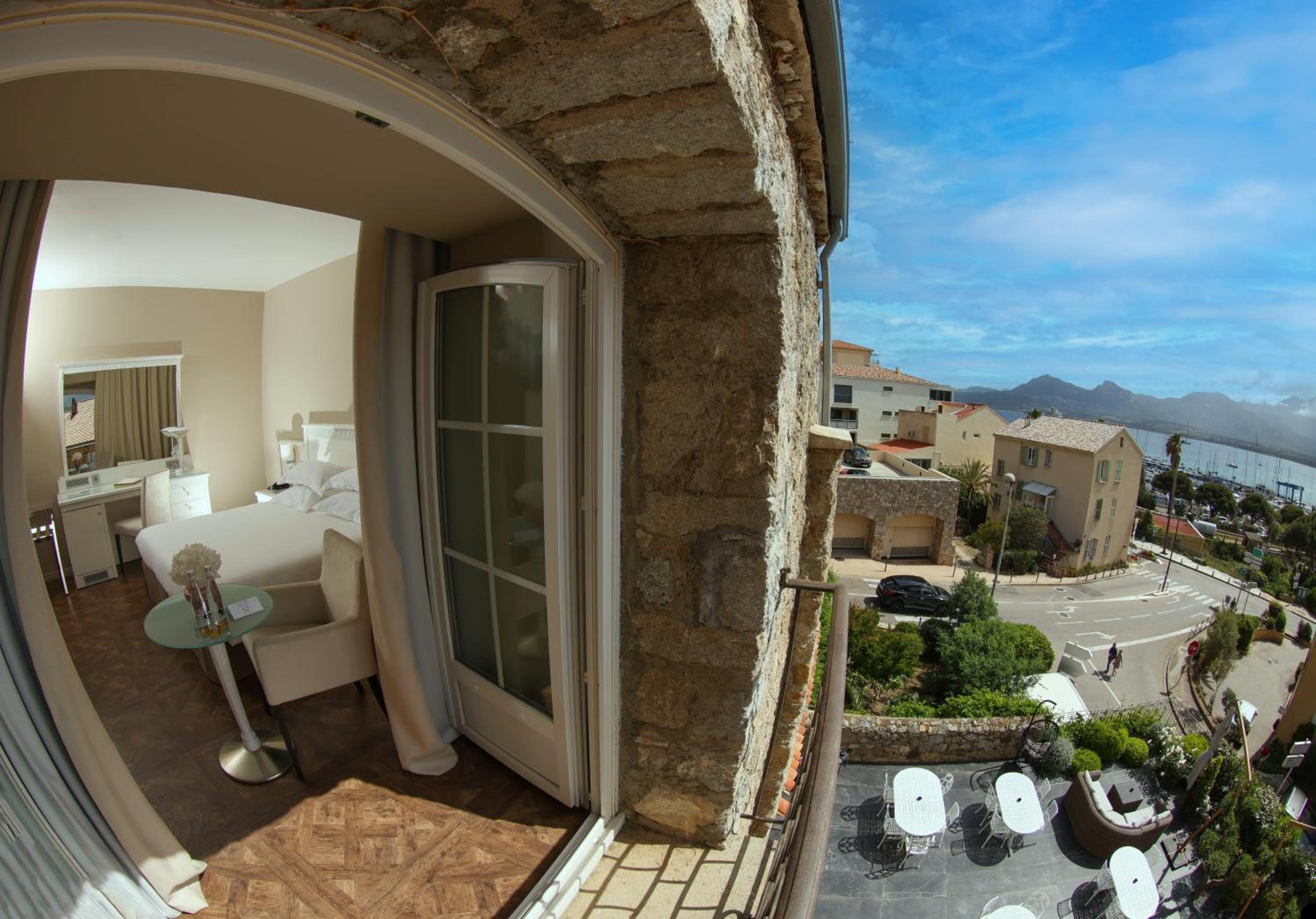 Chambre Supérieure – Vue sur Mer Chambre Supérieure – Vue sur Mer