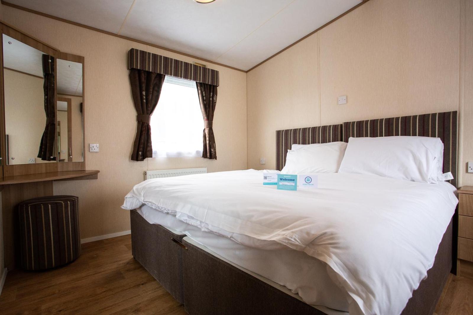6 Berth Luxury Caravan Accessible - Pet Friendly photo 1