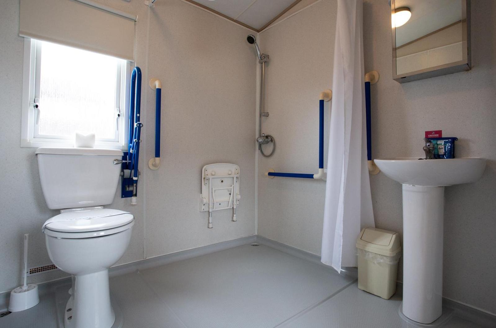 6 Berth Luxury Caravan Accessible - Pet Friendly photo 2