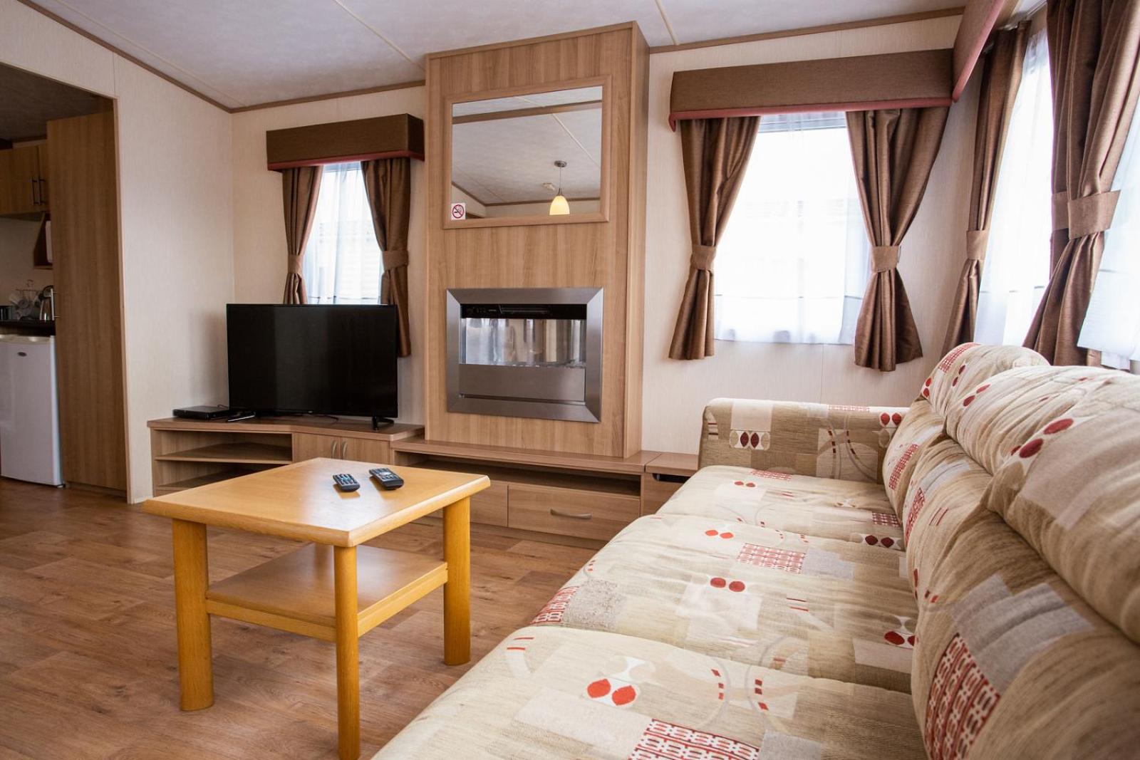 6 Berth Luxury Caravan Accessible - Pet Friendly photo 3