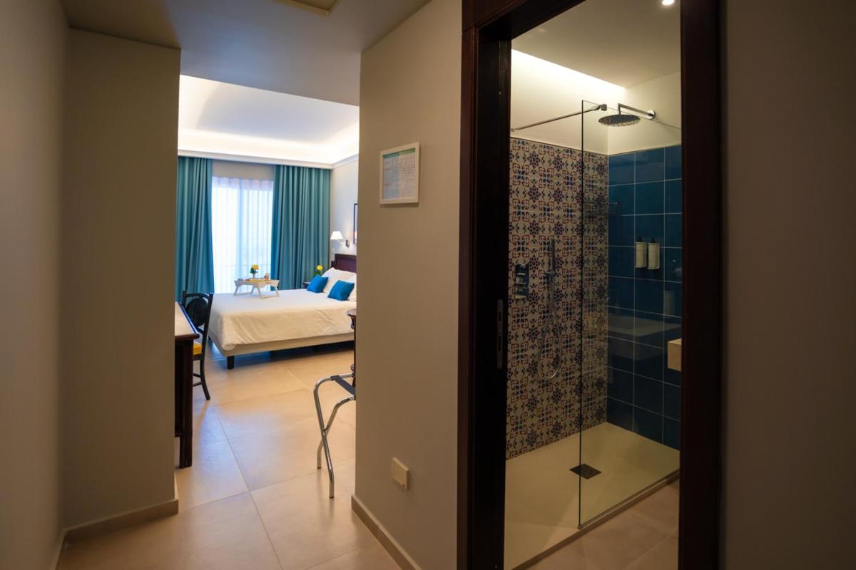 Superior Double Room with Sea View photo 3