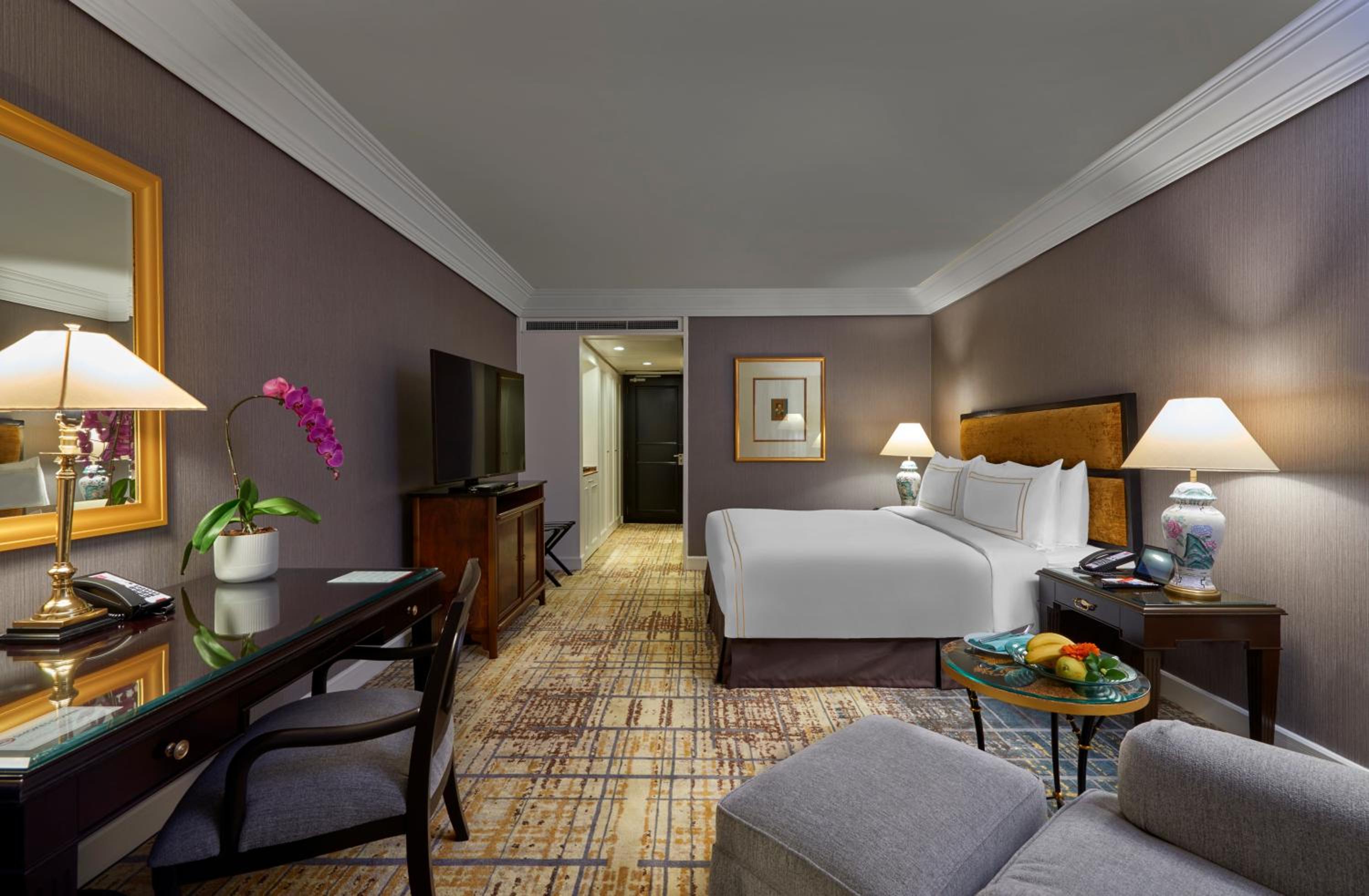 Classic Room with One King Bed photo 1