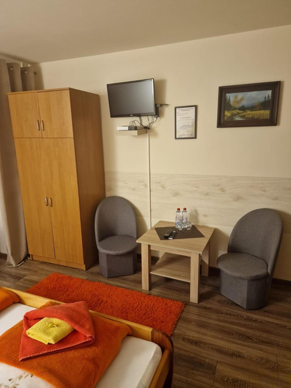 Large Double Room - Photo 2