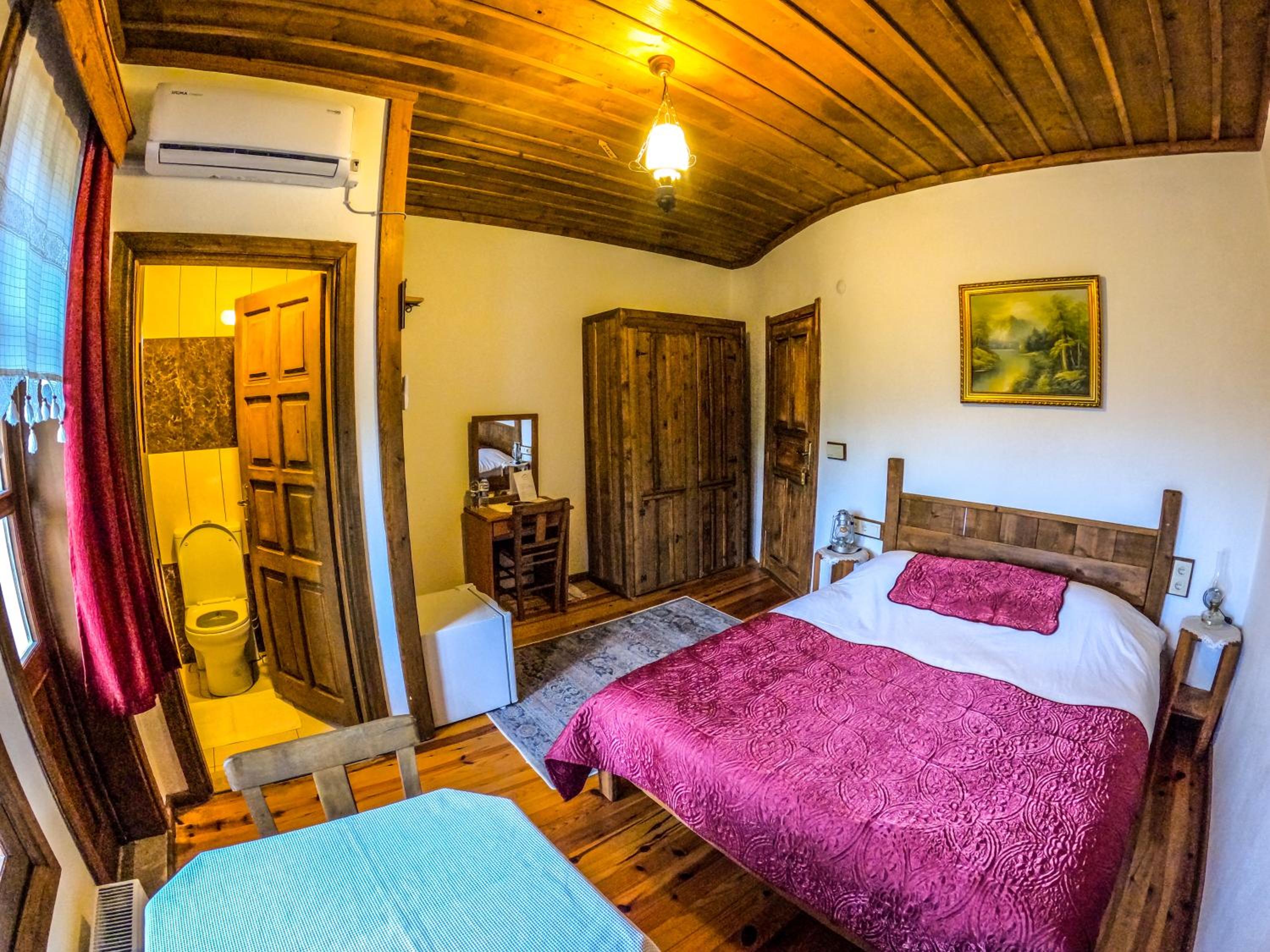Double Room with Mountain View and Balcony photo 2