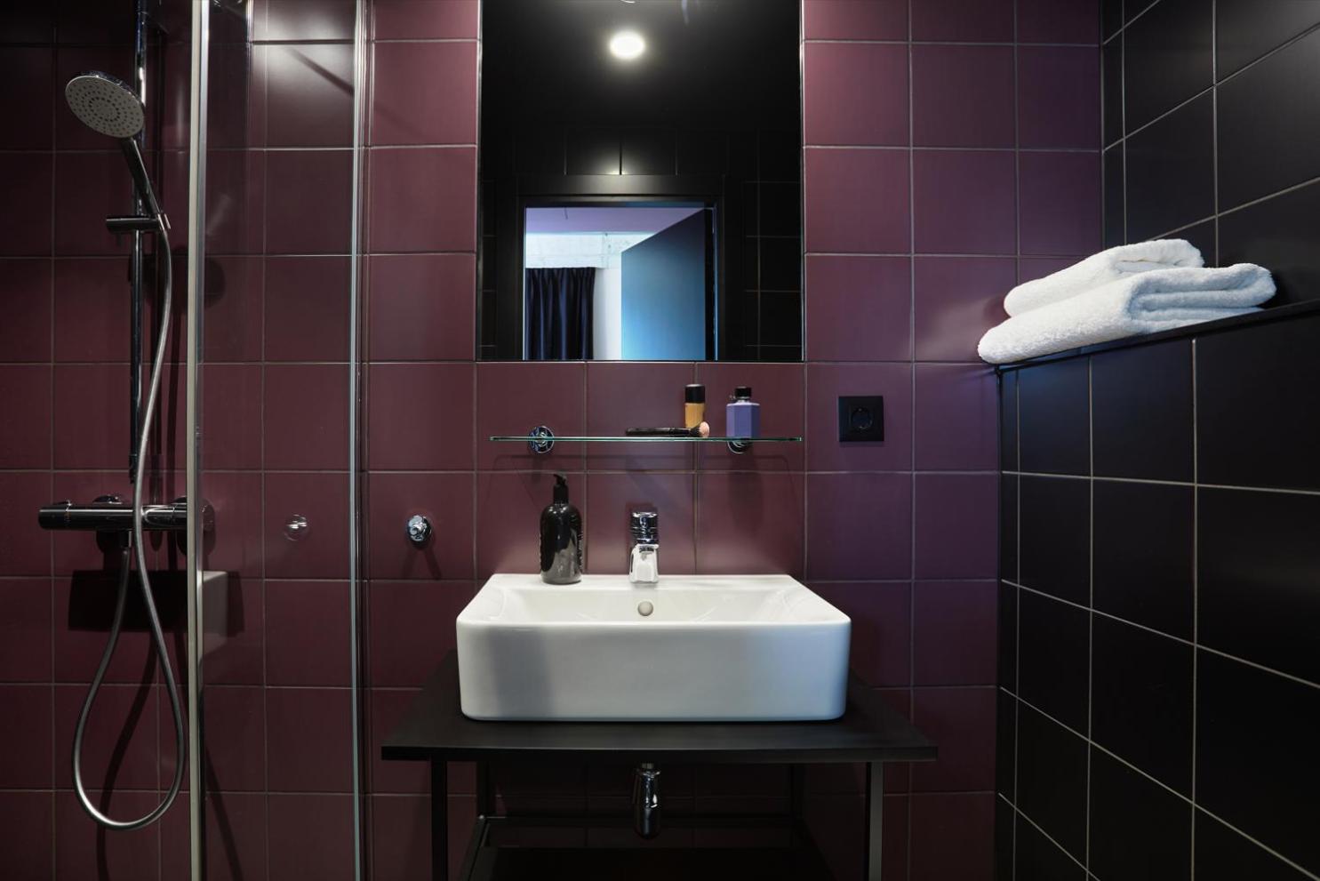 Standard Single Room with 1 Adult Occupancy (Non Smoking) thumbnail 6