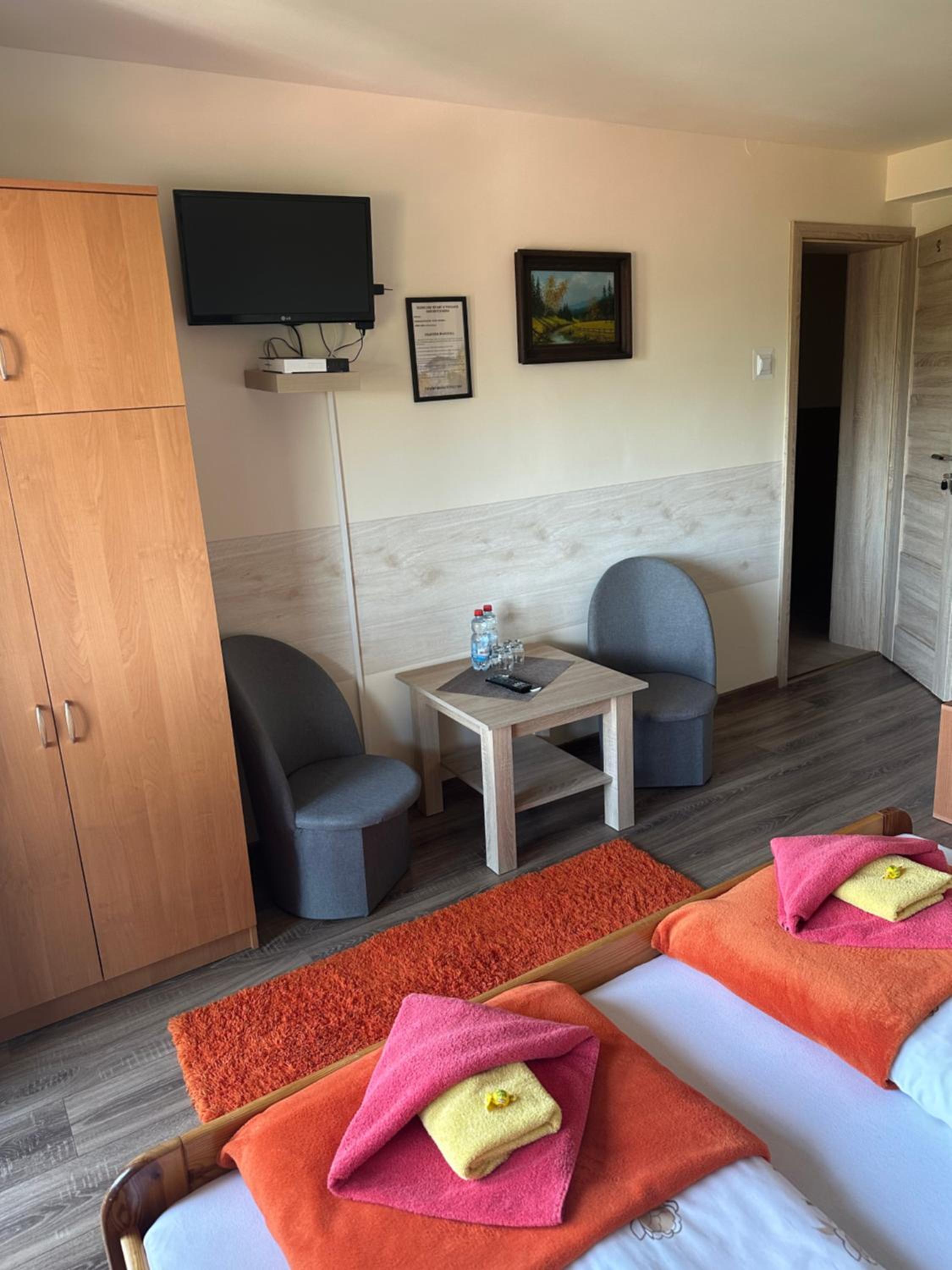 Large Double Room - Photo 4