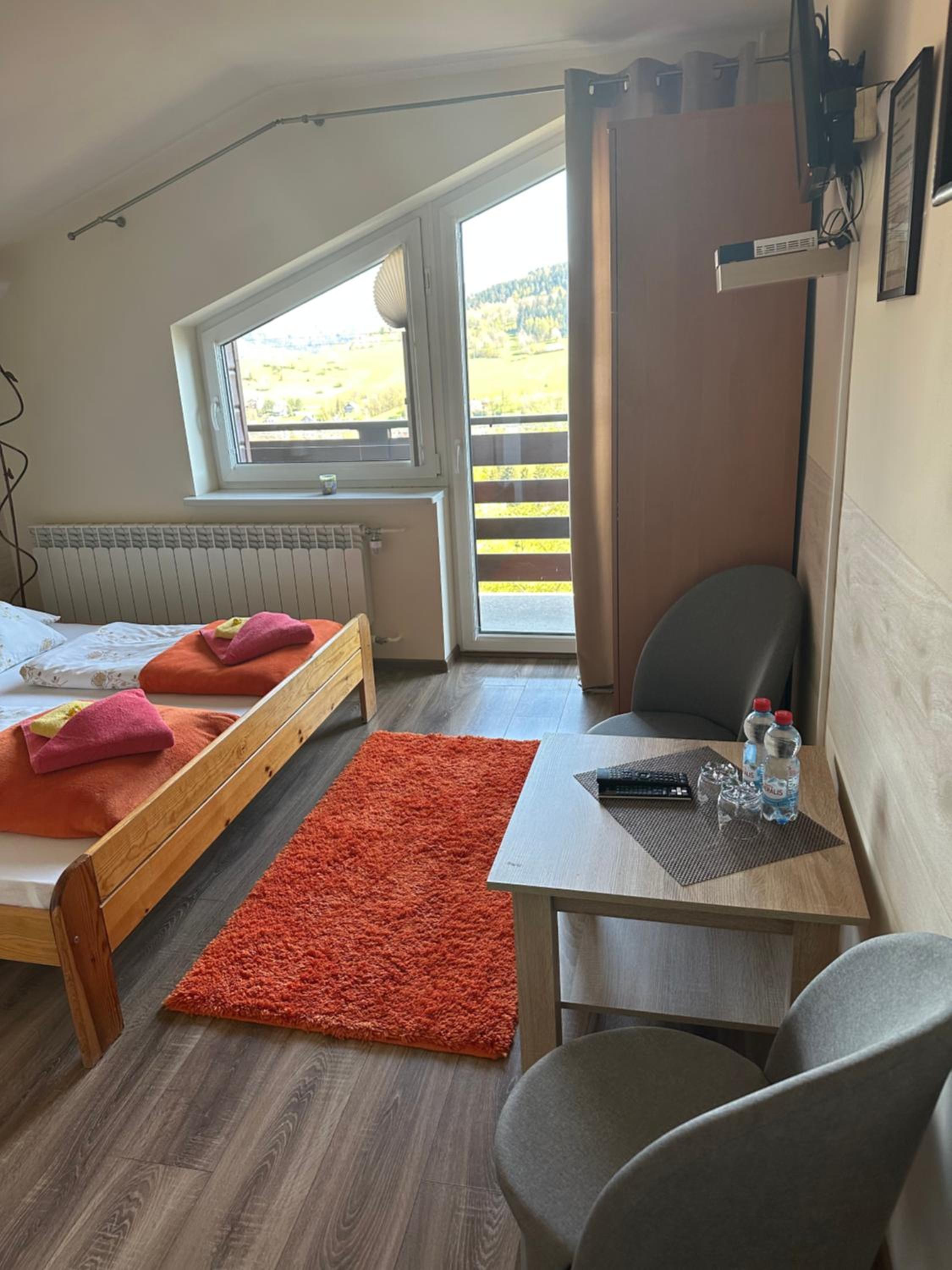 Large Double Room - Photo 3