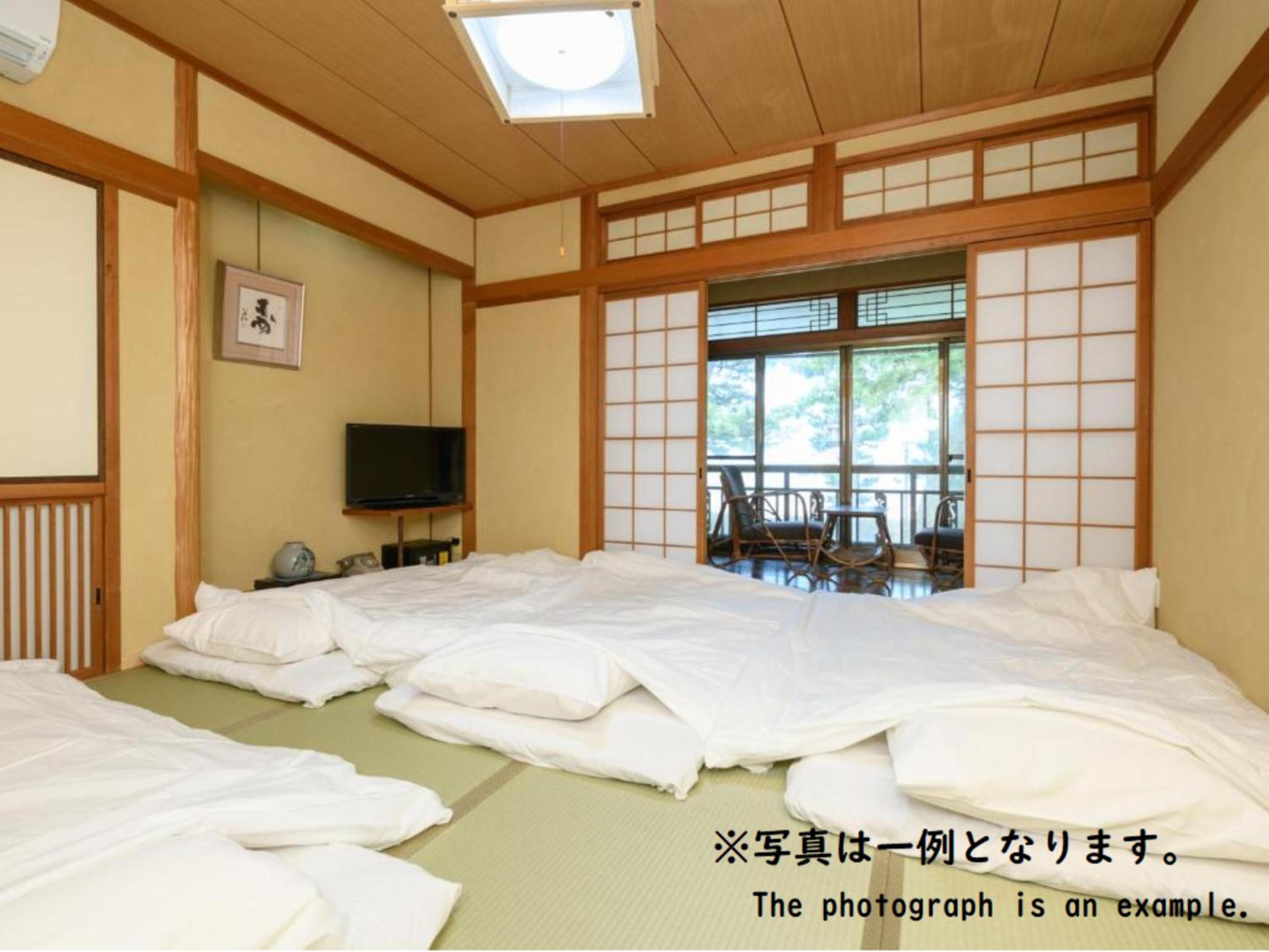 Quadruple Room with Shared Bathroom photo 3