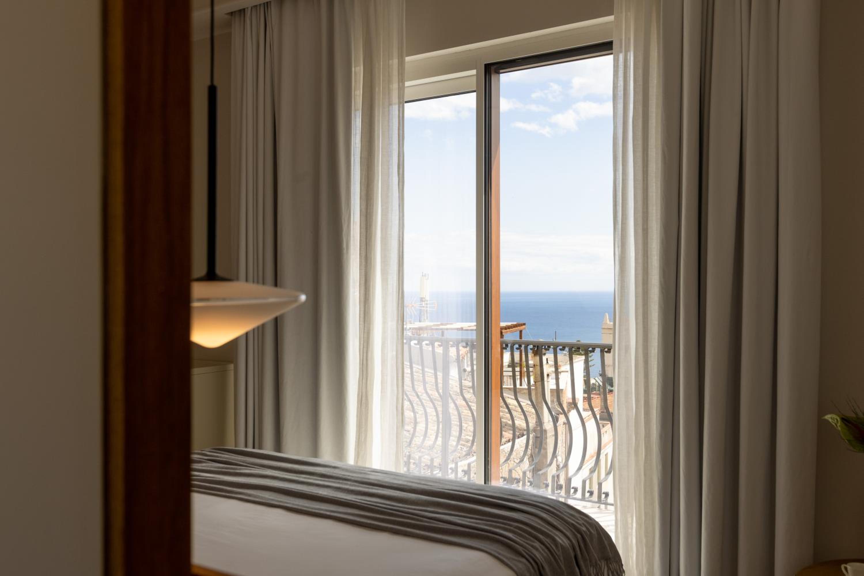 Superior Double Room with Partial Sea View - Photo 4