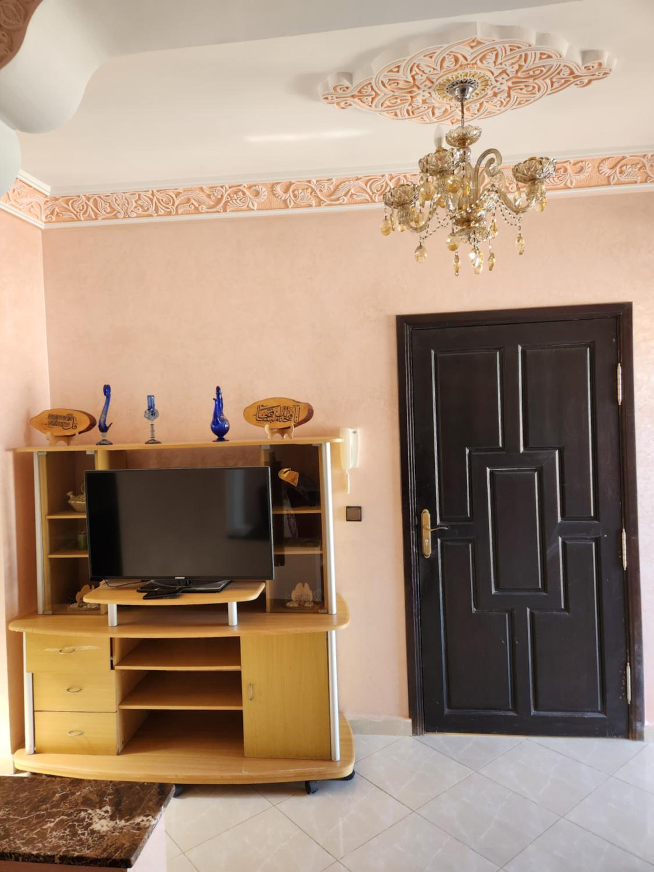 One-Bedroom Apartment - Photo 1