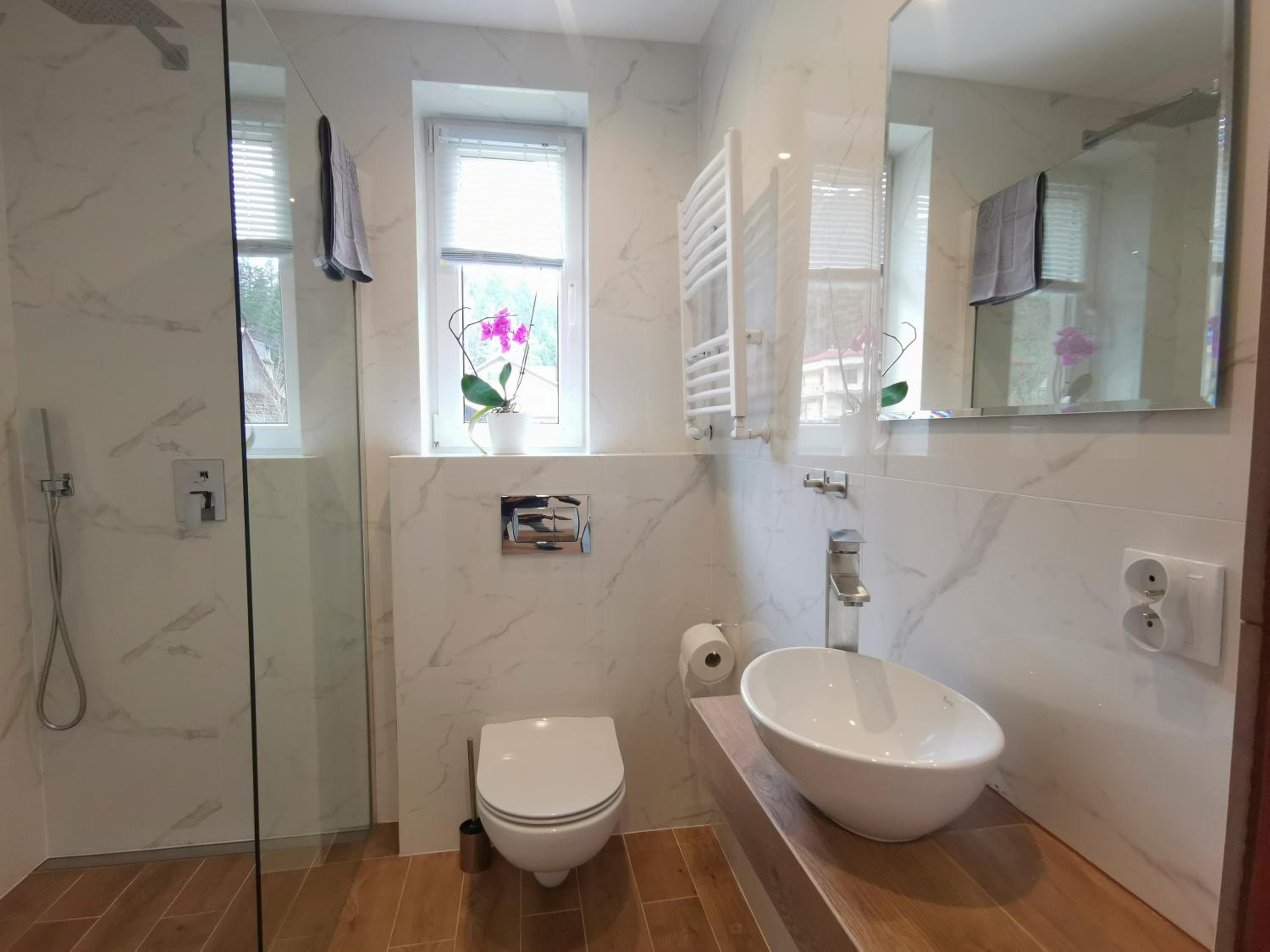 Twin Room with Private Bathroom photo 2