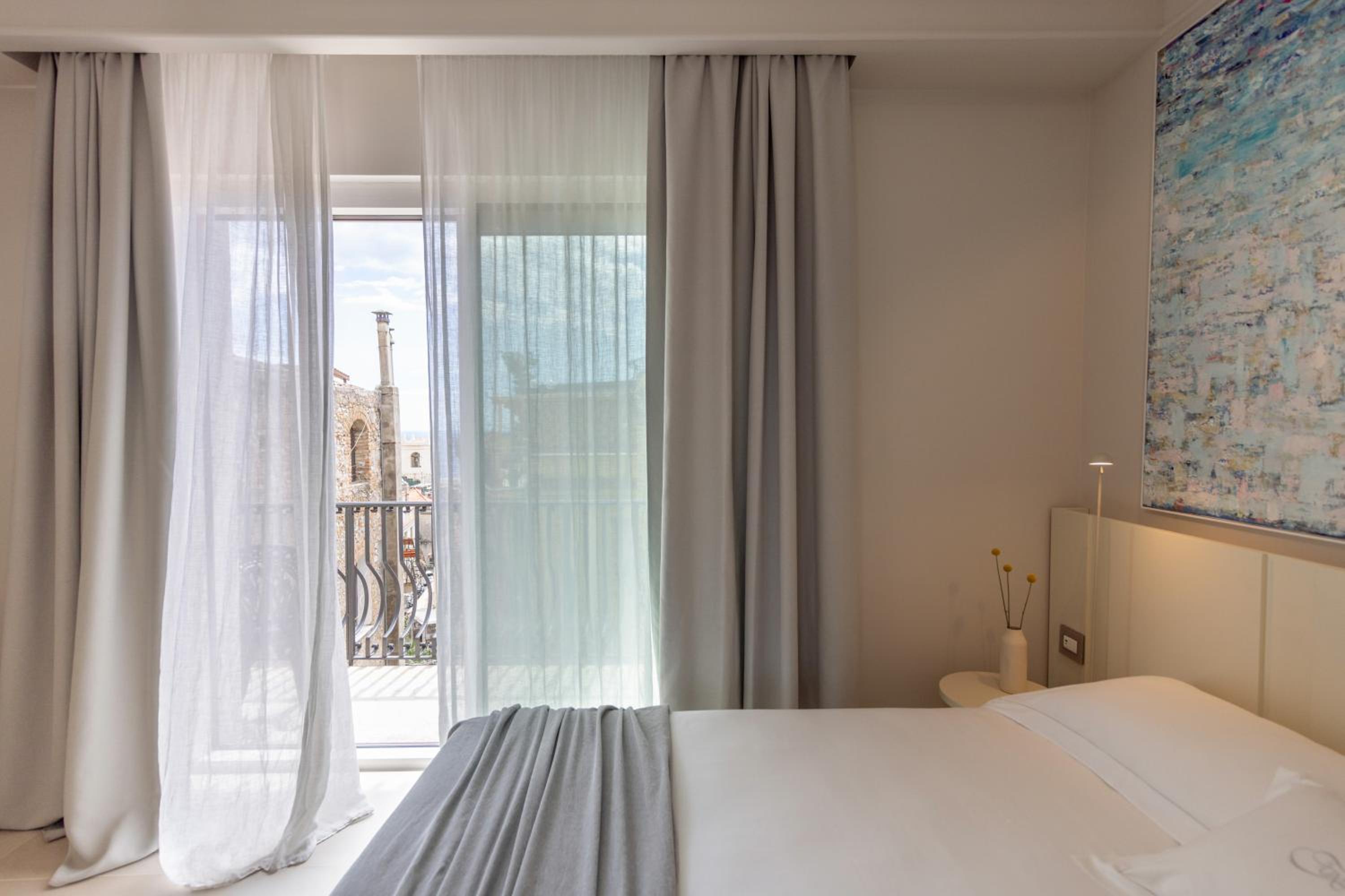 Superior Double Room with Partial Sea View - Photo 12