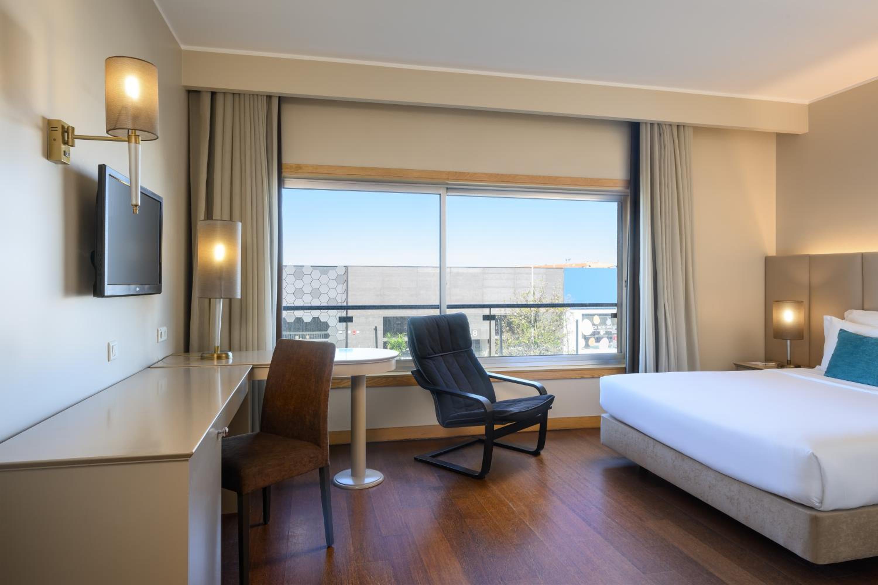 1 Double Bed, Deluxe, Non-Smoking - Photo 1