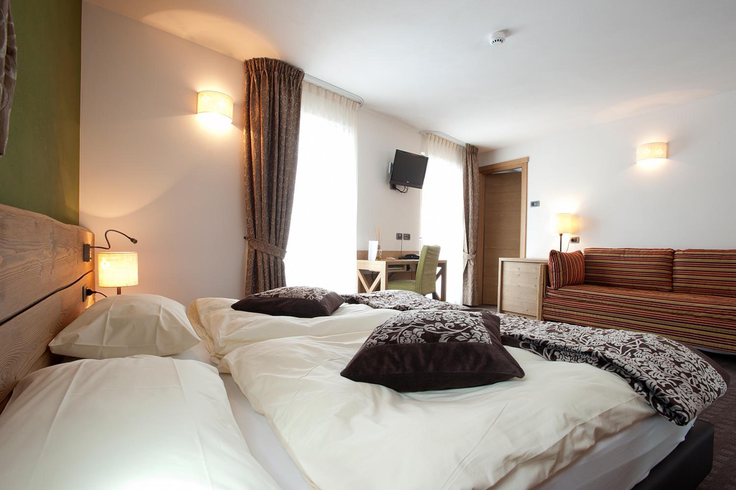 Deluxe Double Room with Balcony - Photo 1