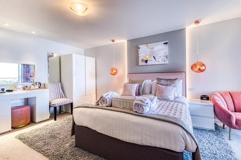 Deluxe Double Room with Balcony photo 2