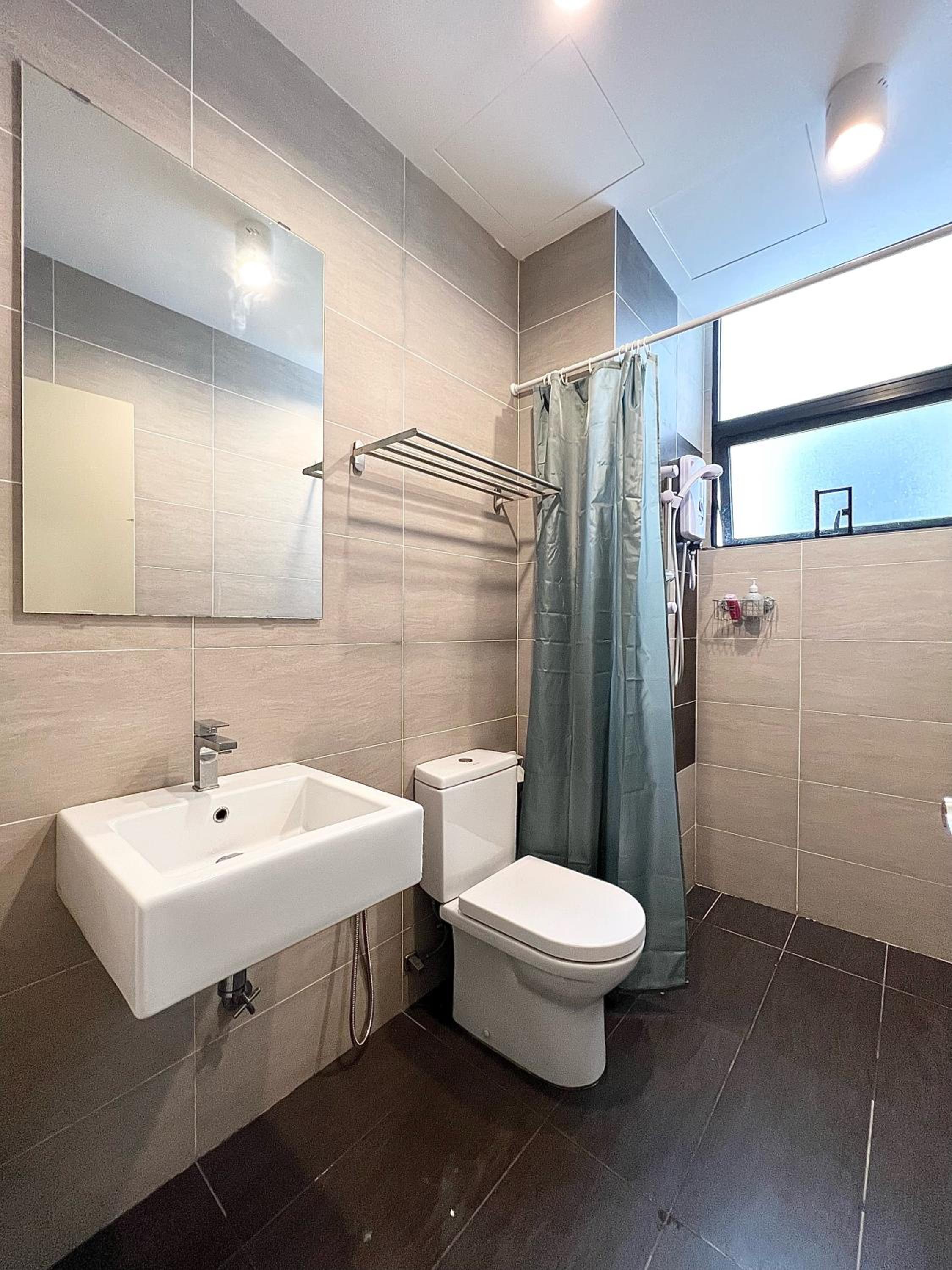Three-Bedroom Apartment - Photo 14
