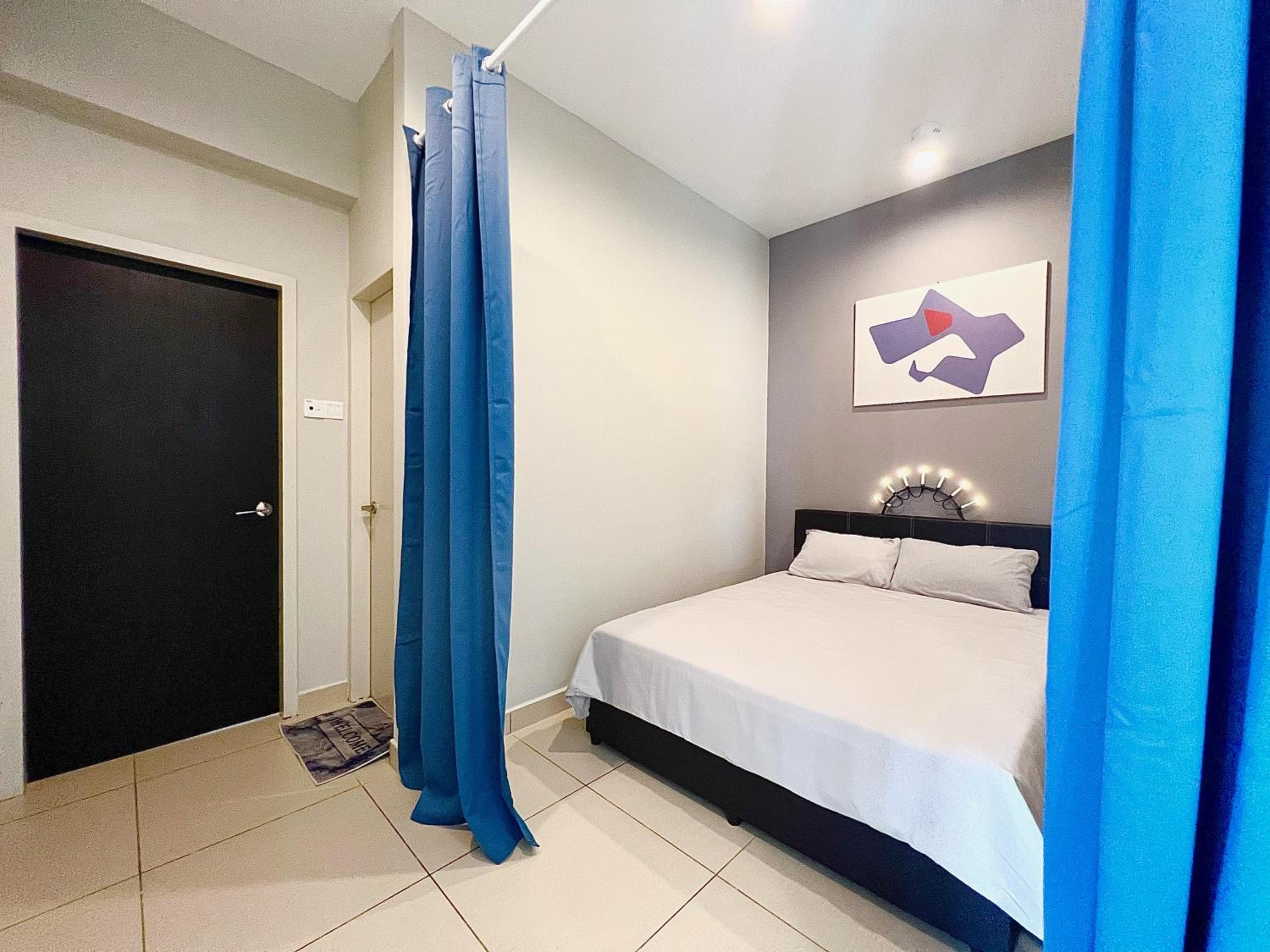 Three-Bedroom Apartment - Photo 11
