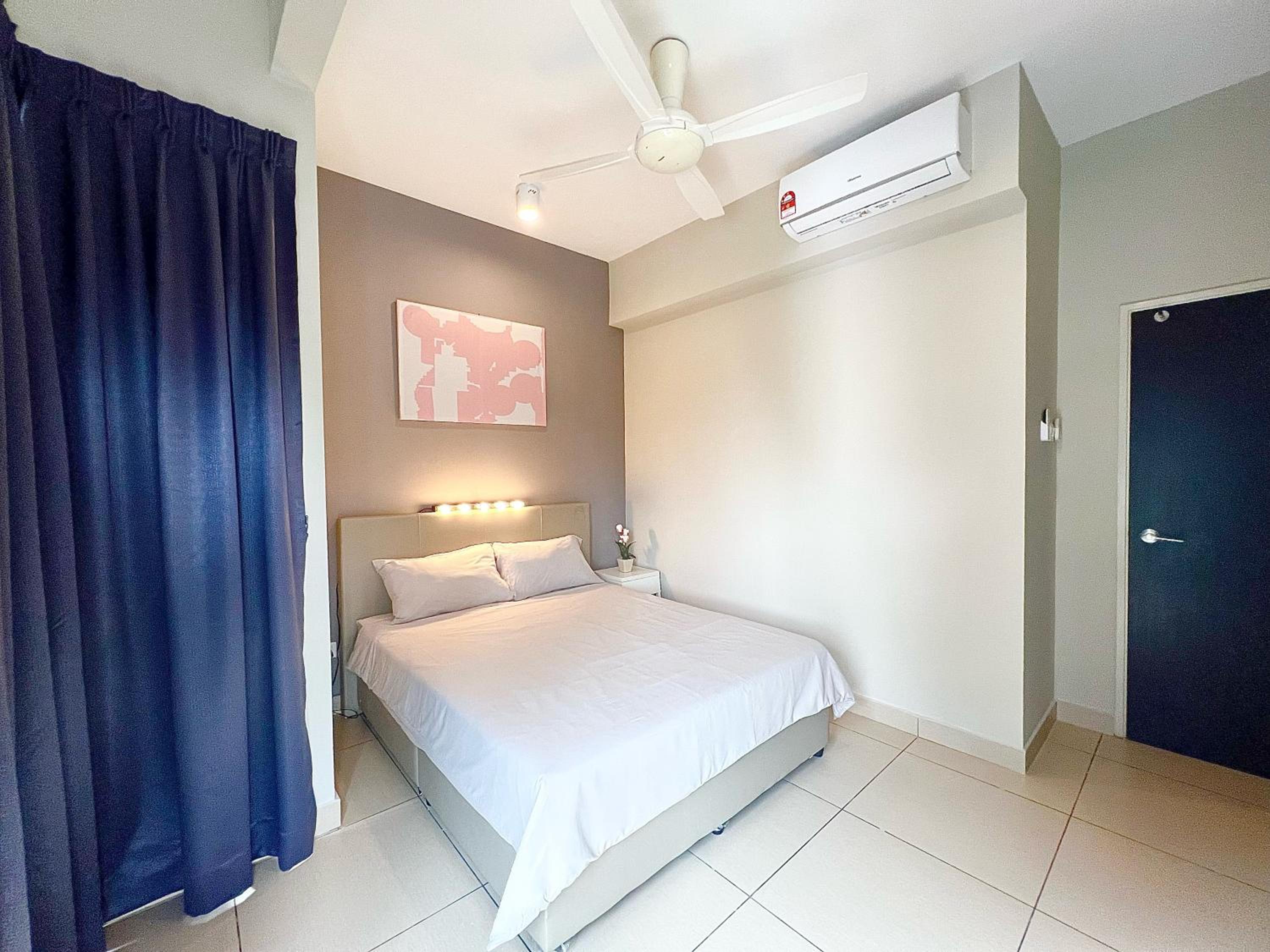 Three-Bedroom Apartment - Photo 15
