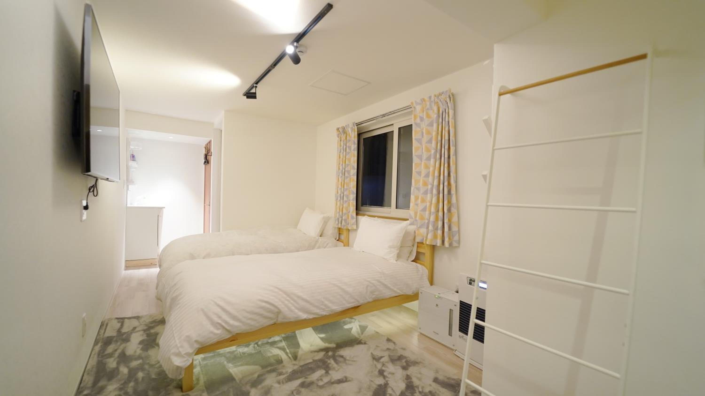Twin Room with Private Bathroom photo 1
