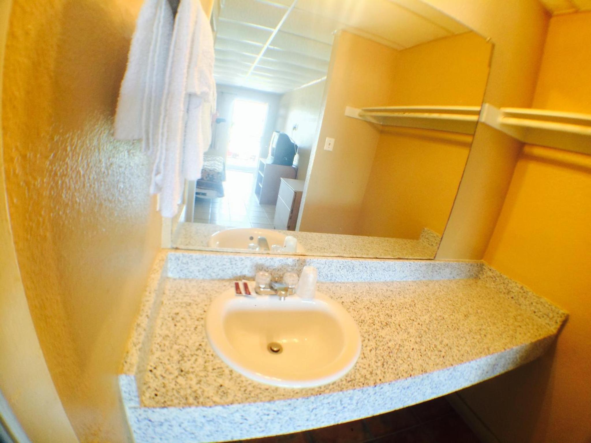Standard Queen Room - Photo 3
