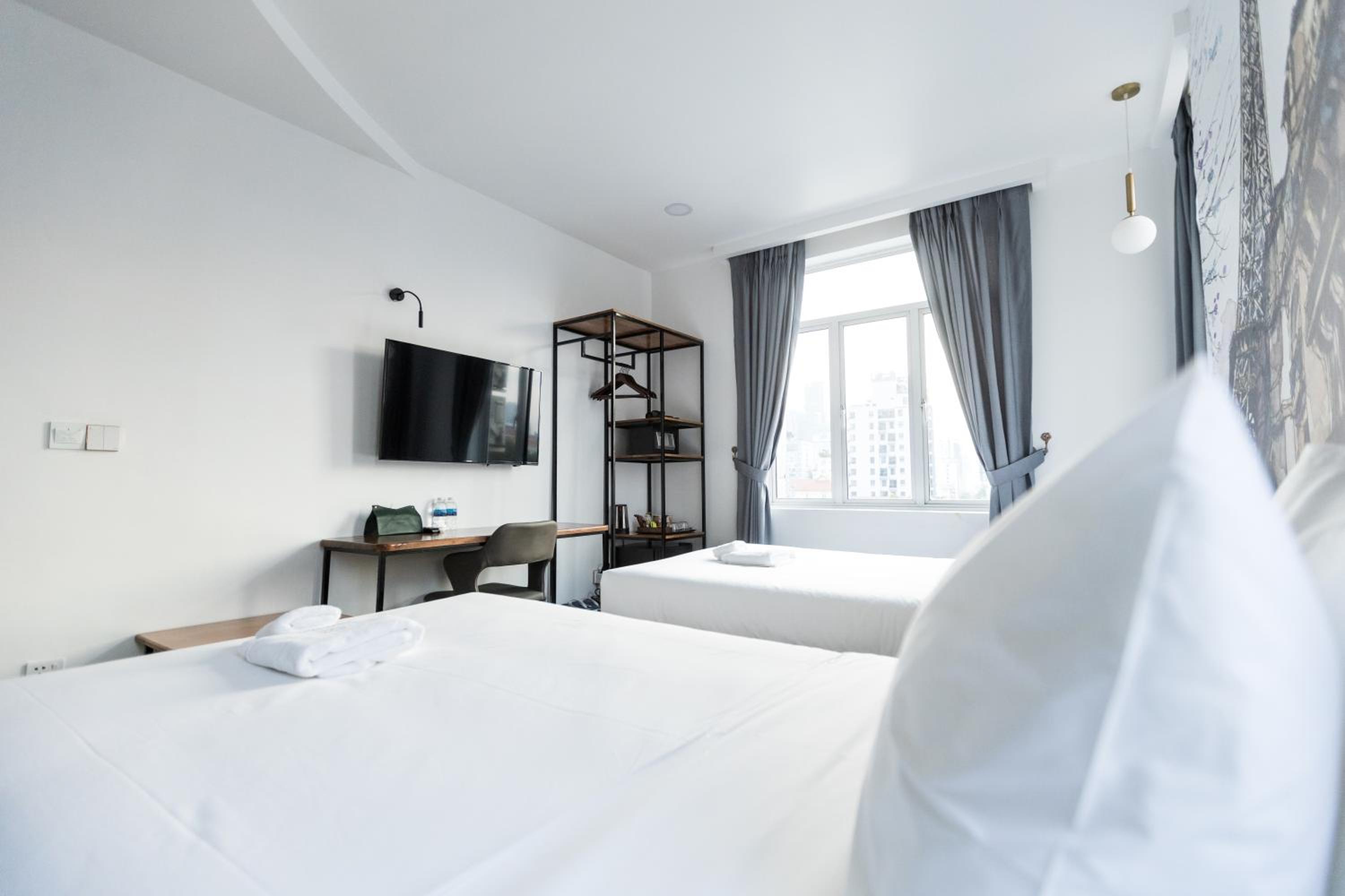 Superior Queen Room with Two Queen Beds - Photo 3