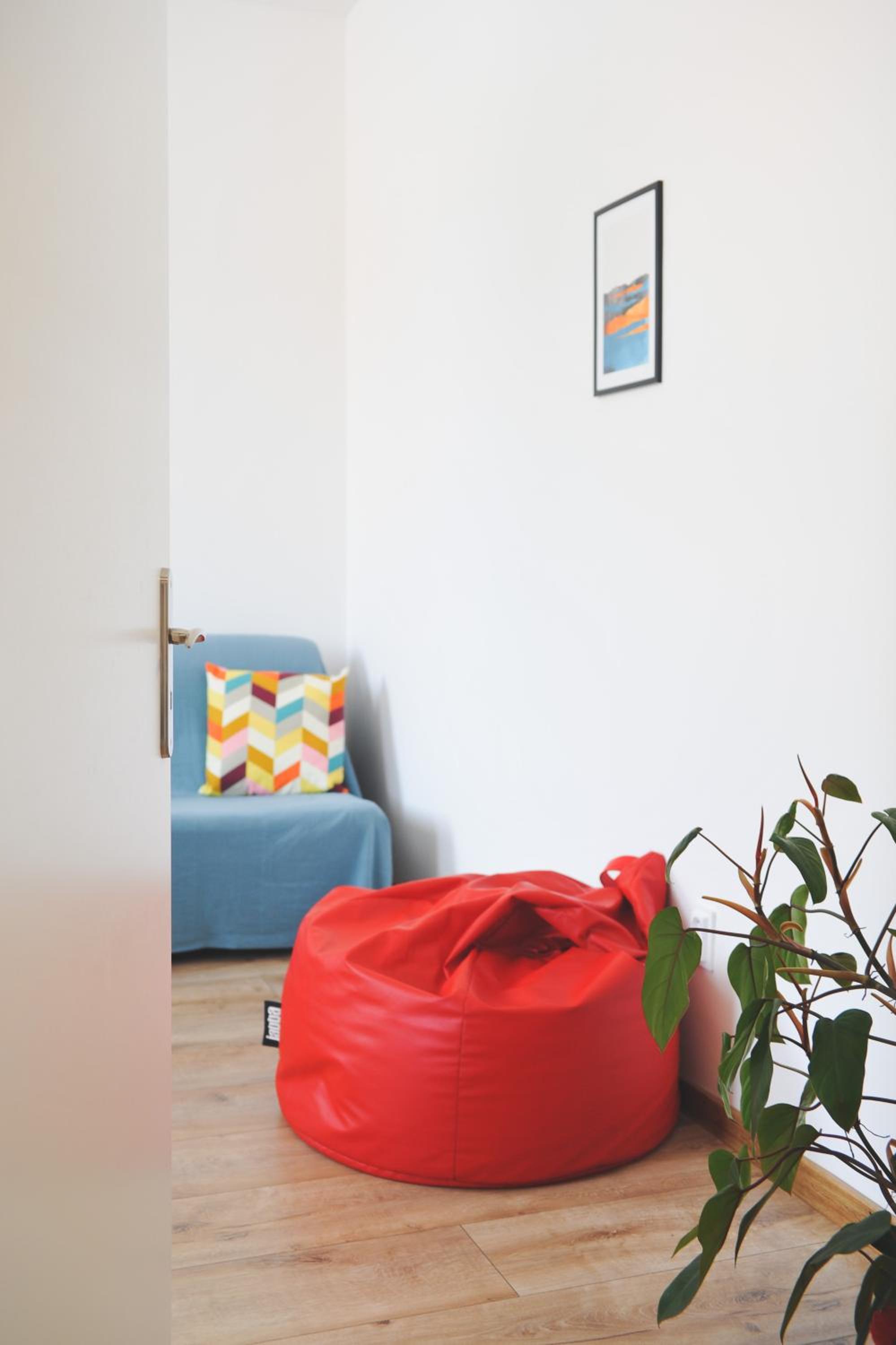 One-Bedroom Apartment - Photo 2