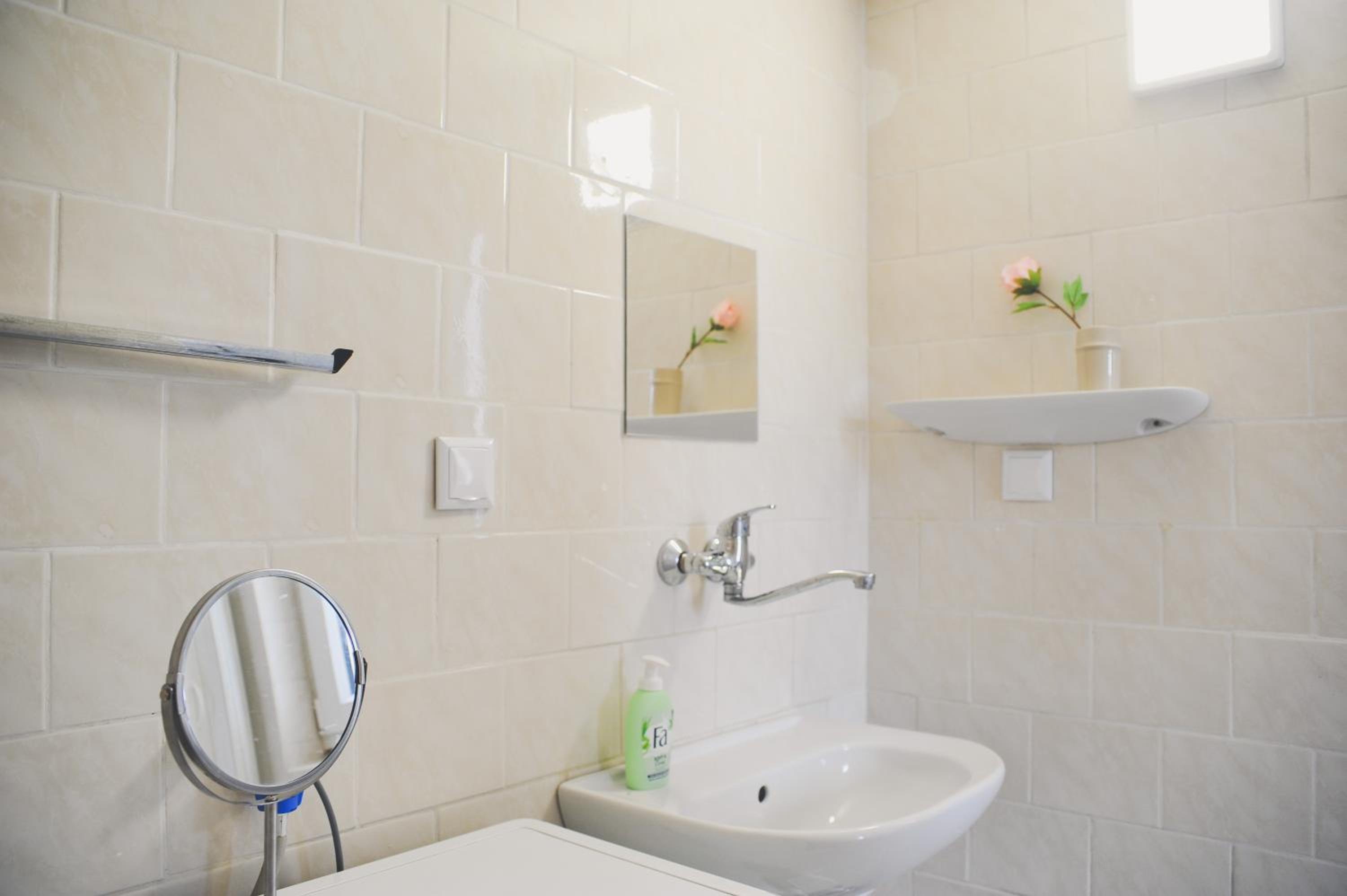 One-Bedroom Apartment - Photo 12