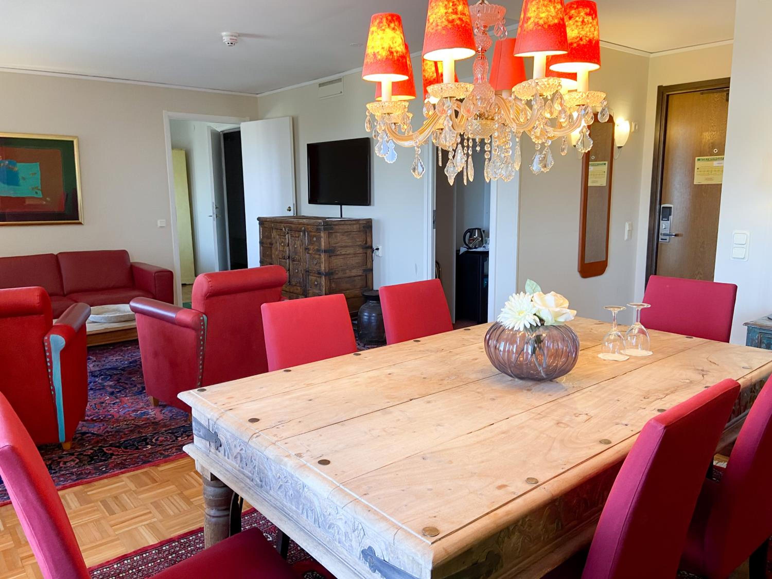 Suite - Photo 3