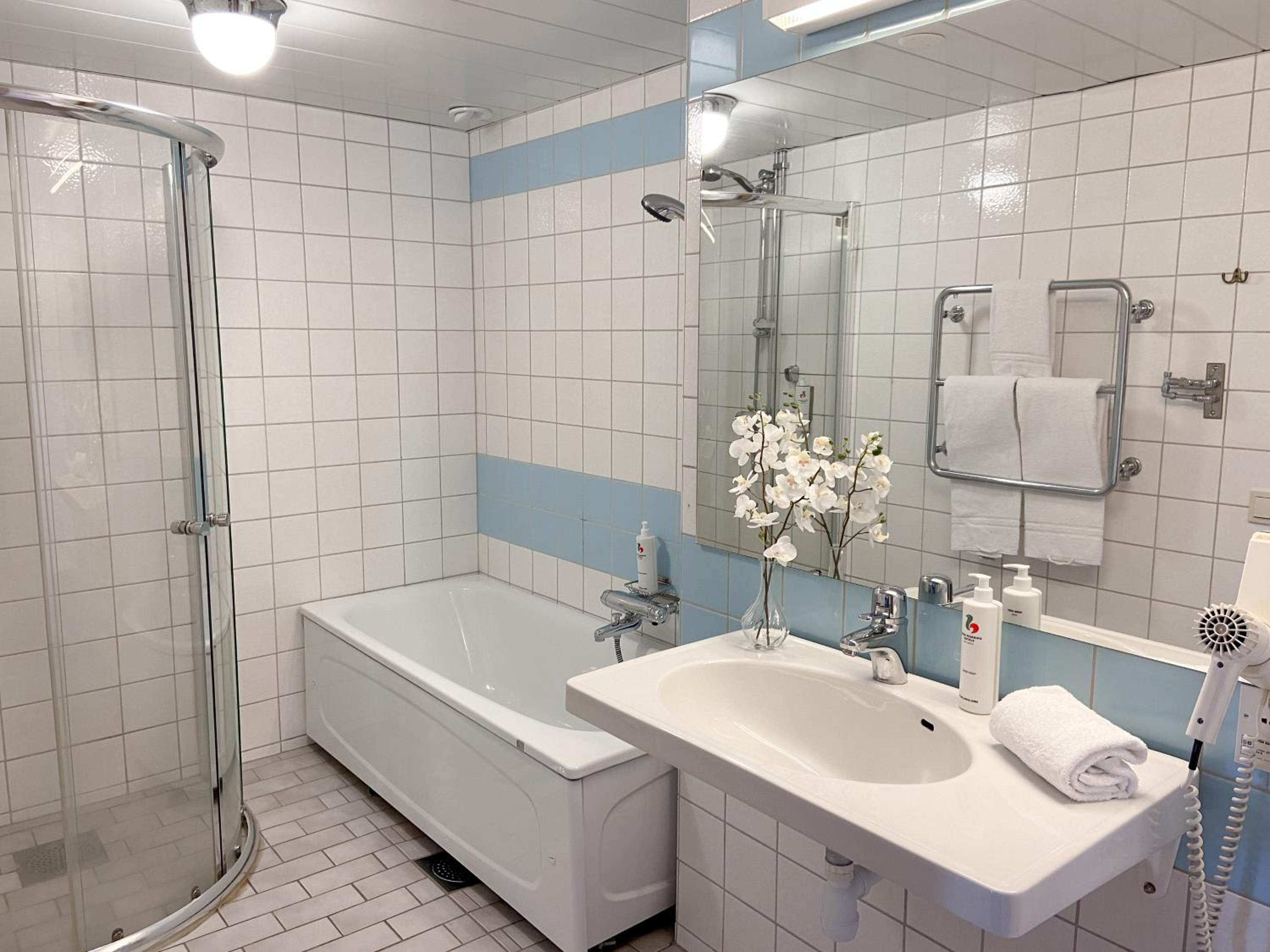 Suite - Photo 5