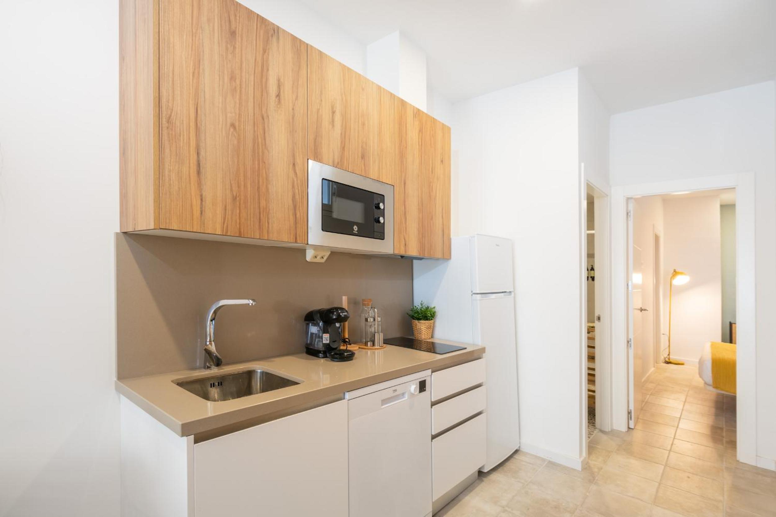Two-Bedroom Apartment - Ground Floor - Photo 2