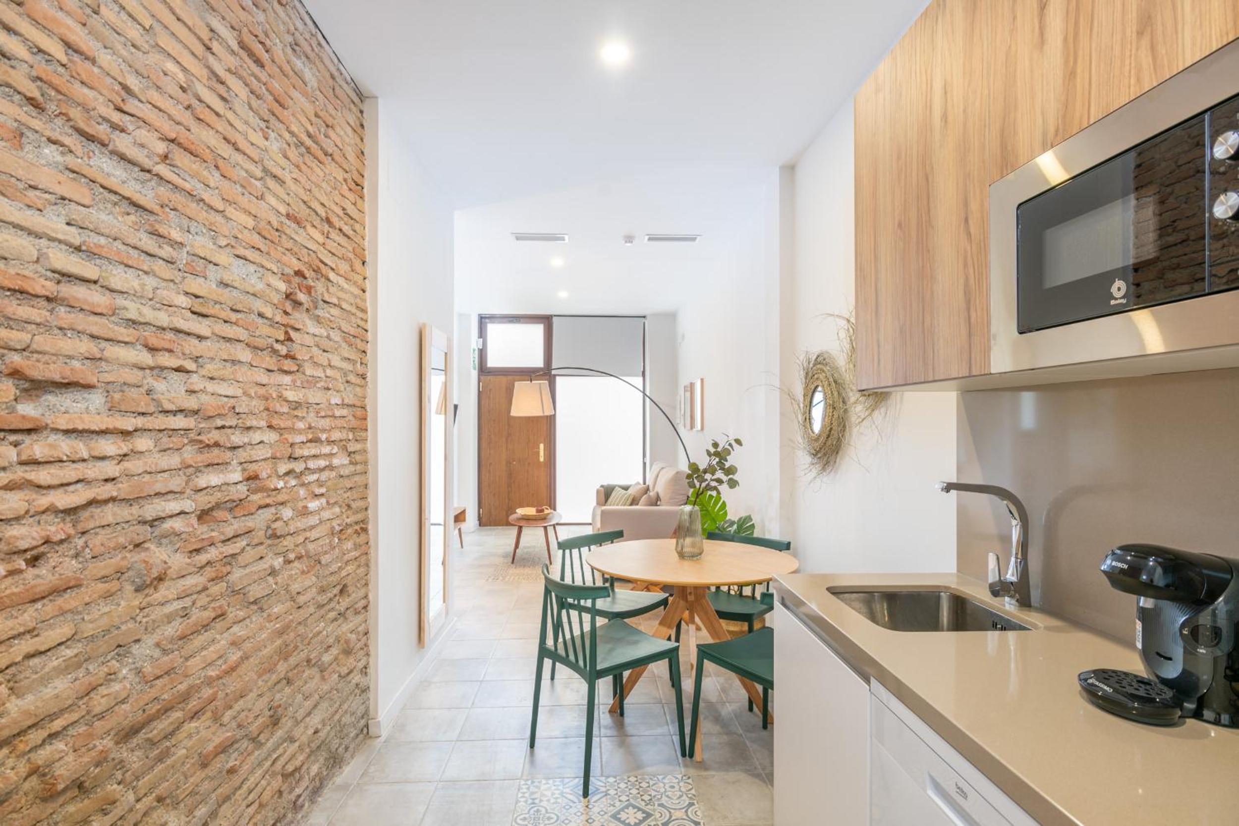 Two-Bedroom Apartment - Ground Floor - Photo 9