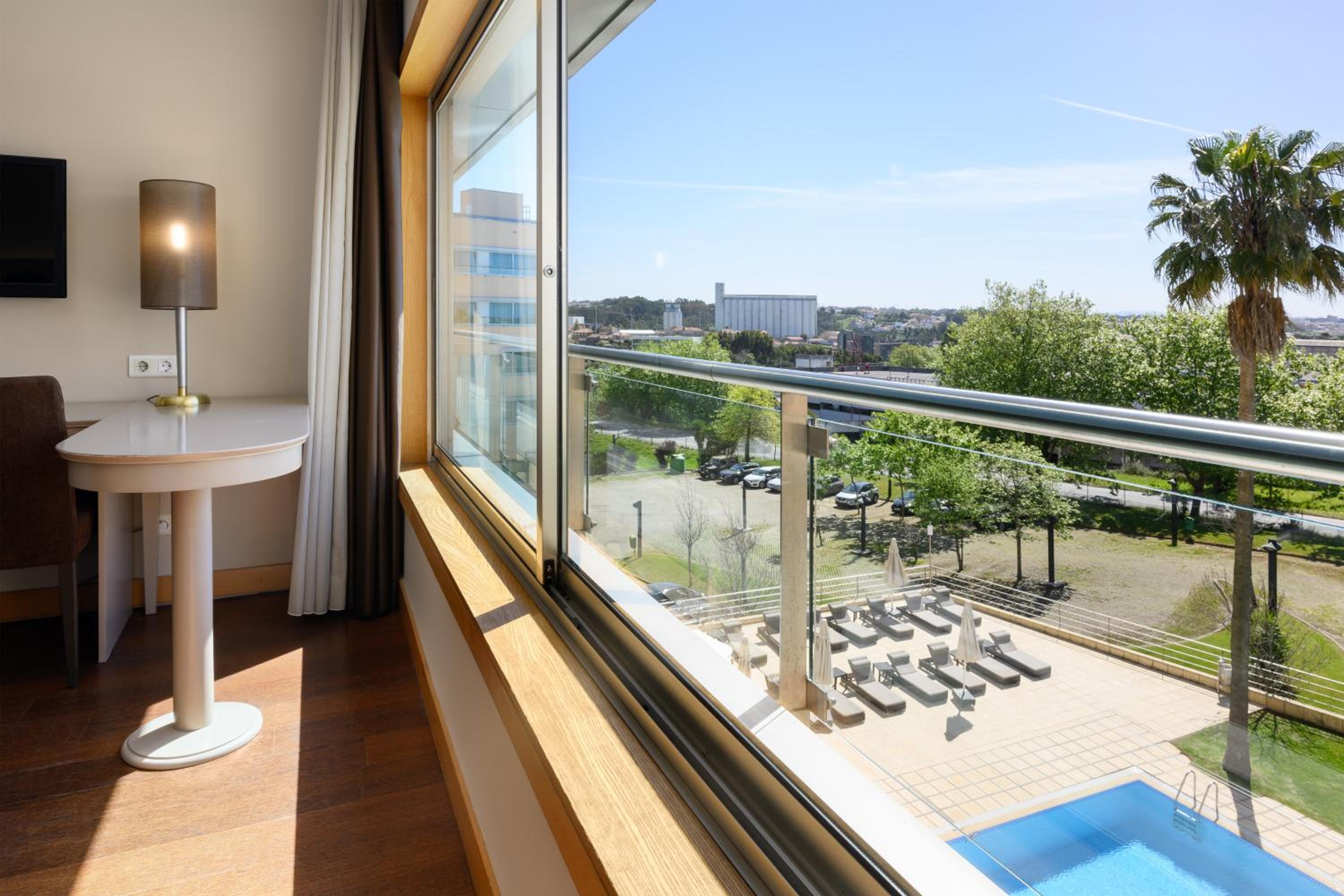 Deluxe Double Room with Pool View -  Non-Smoking - Photo 4