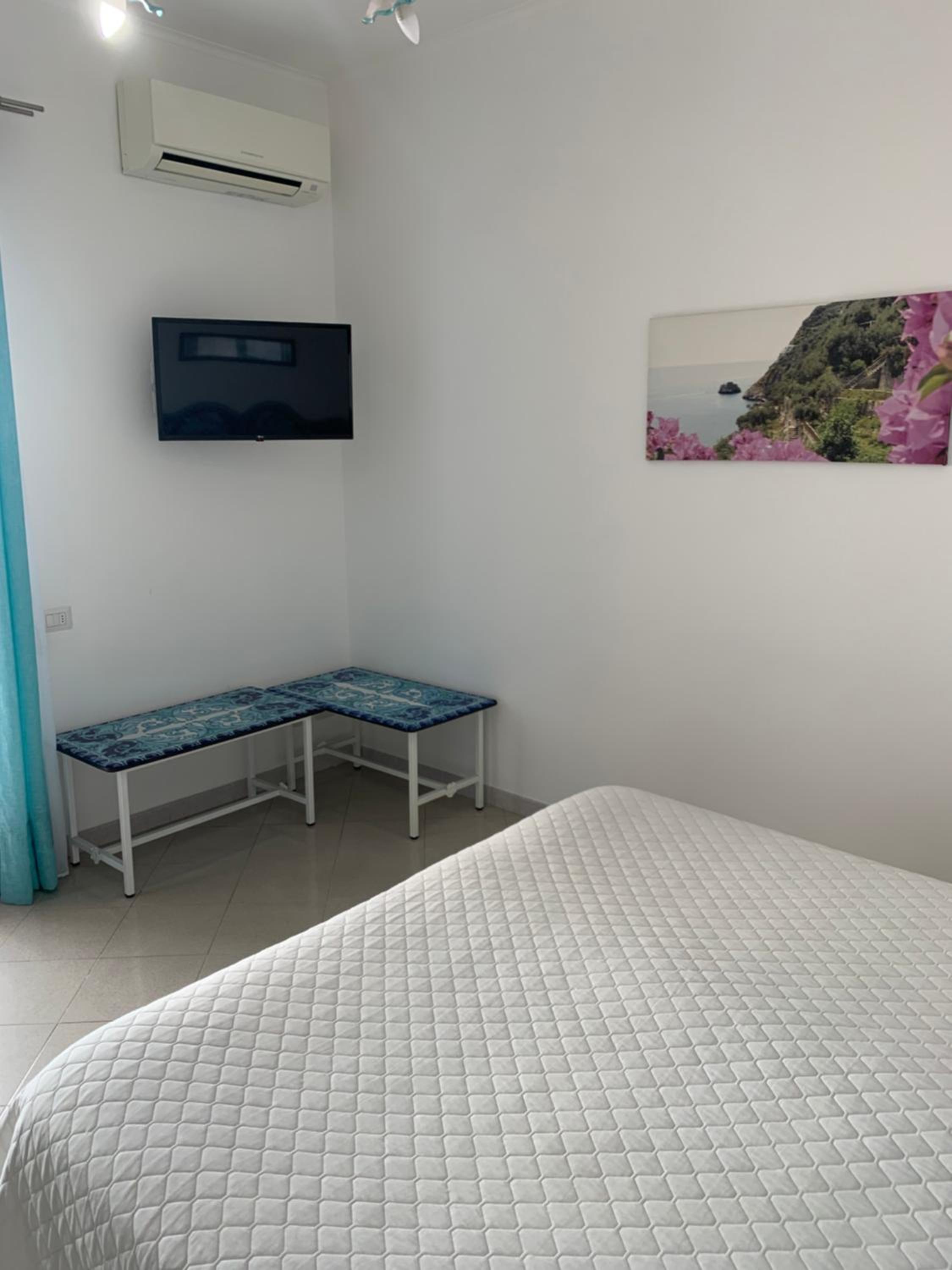 One-Bedroom Apartment with Sea View - Blue photo 2