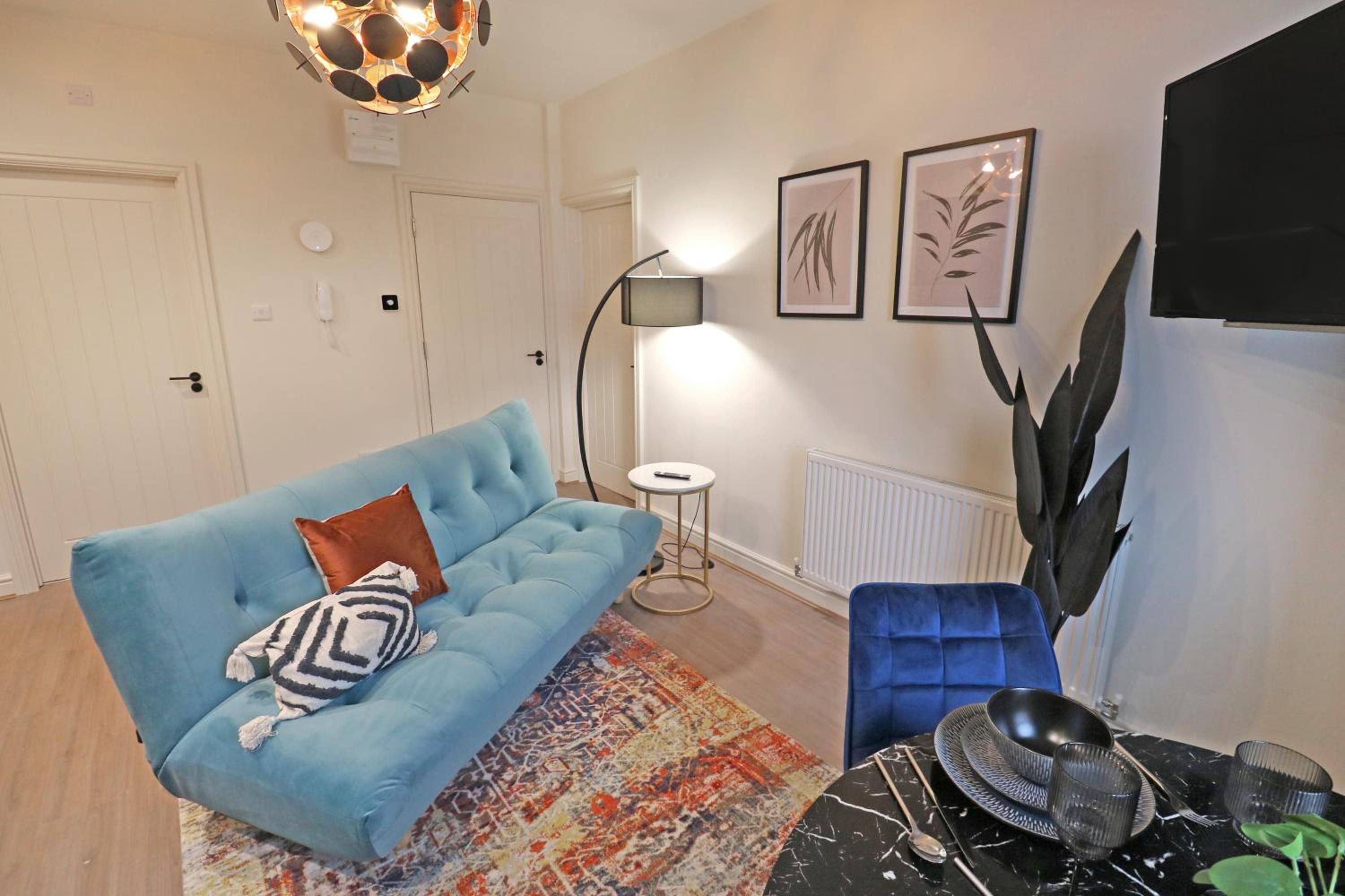 One-Bedroom Apartment photo 1